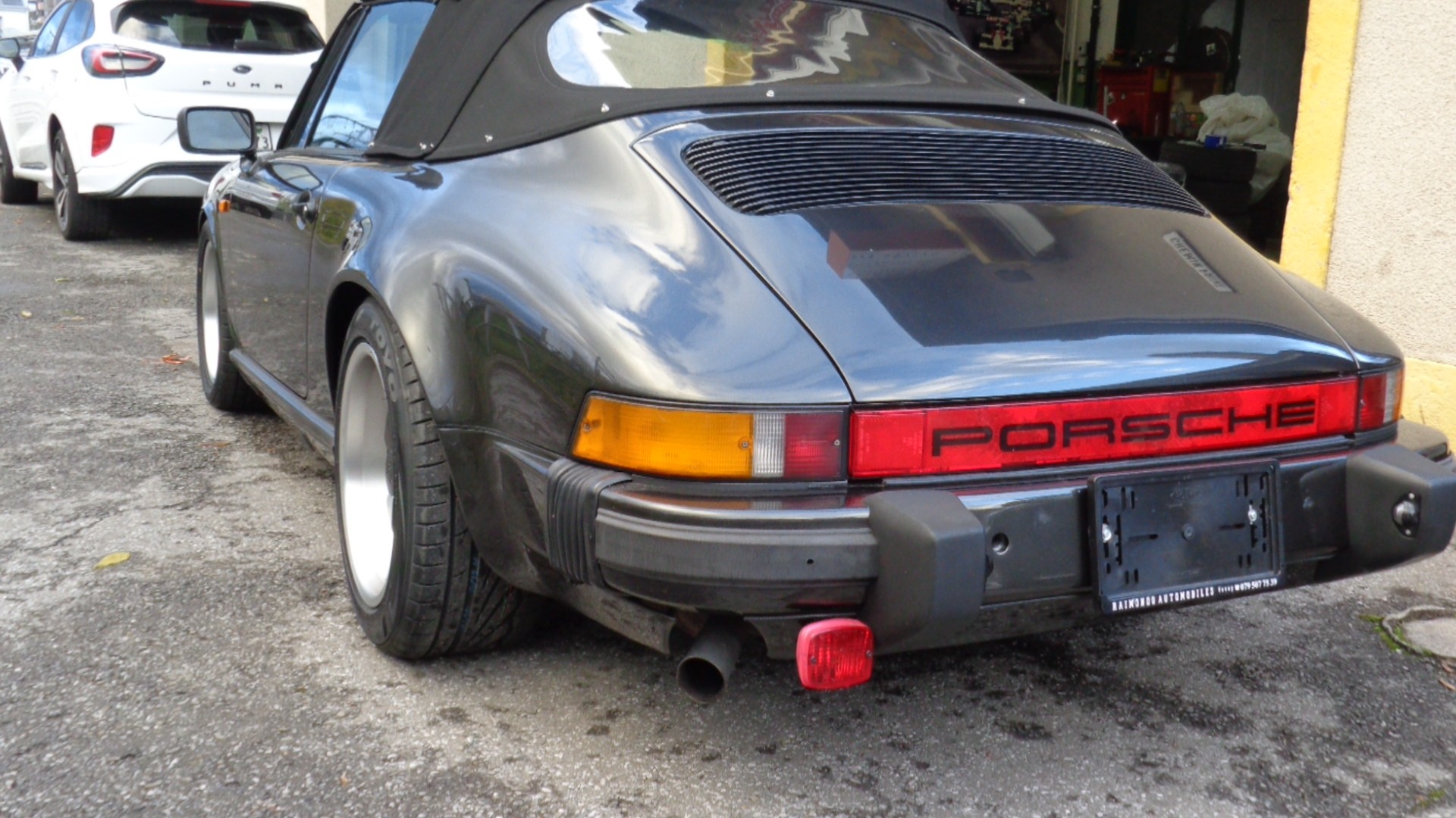 PORSCHE 911 Carrera Cabrio-image-10