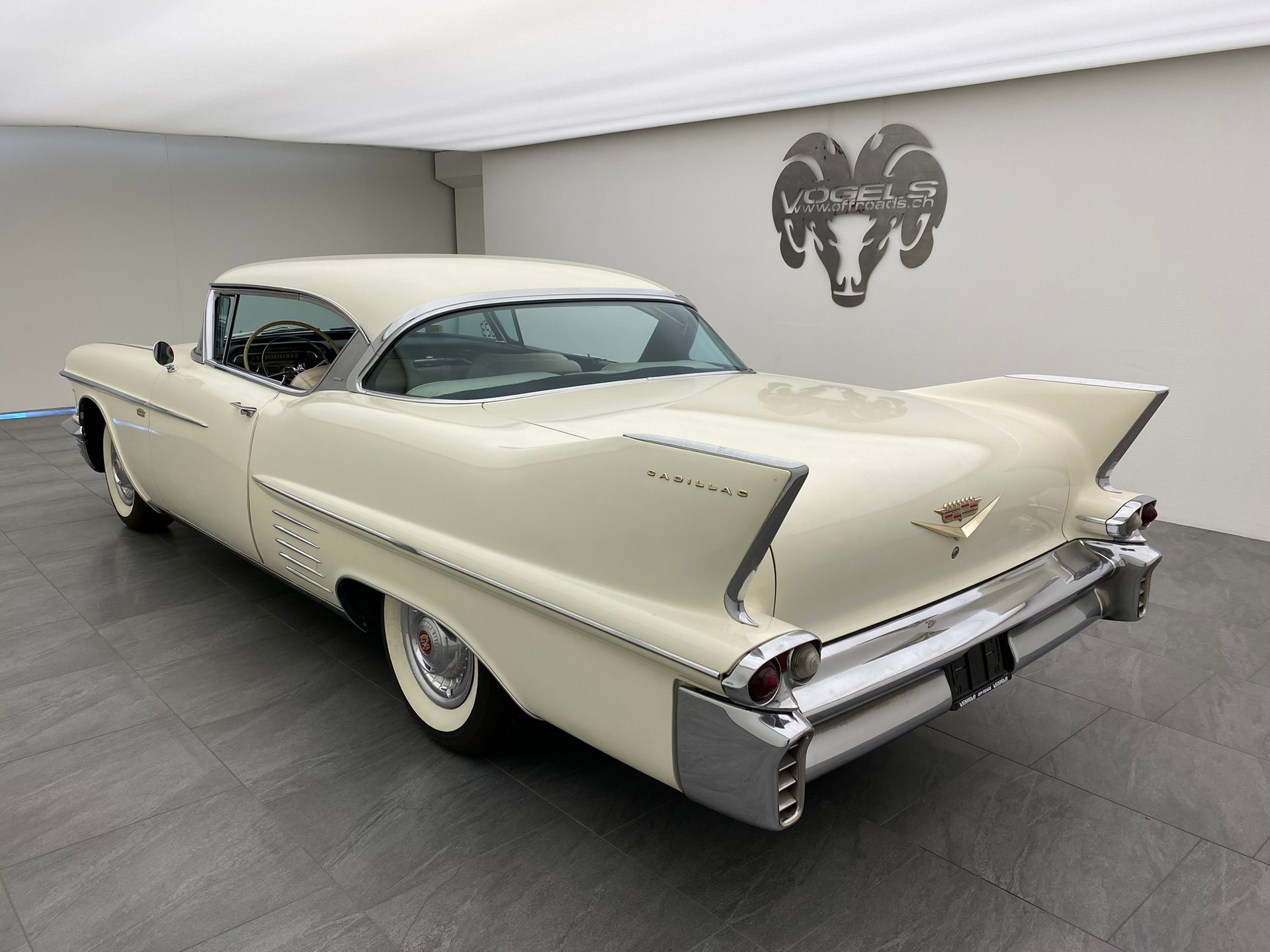 CADILLAC Series 62-image-5