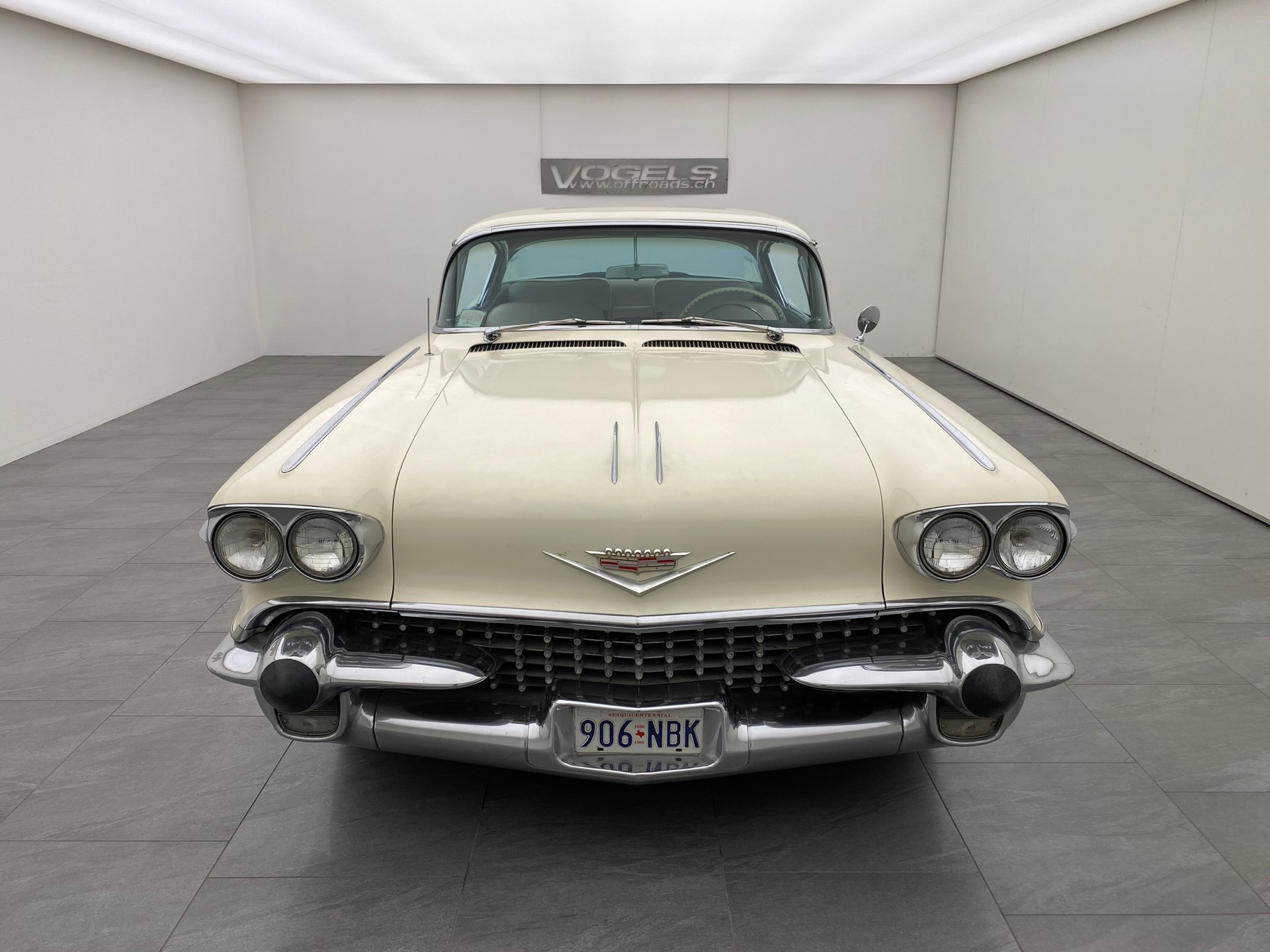 CADILLAC Series 62-showroom-element-1