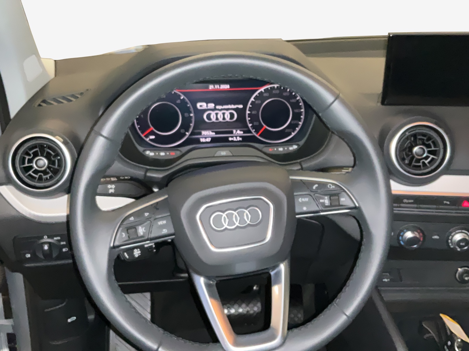 AUDI Q2 35 TDI quattro S-tronic-image-9