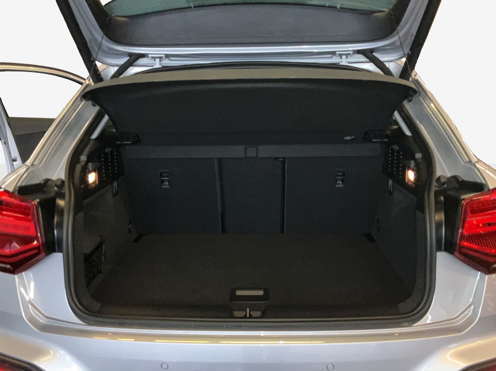 AUDI Q2 35 TDI quattro S-tronic-image-12