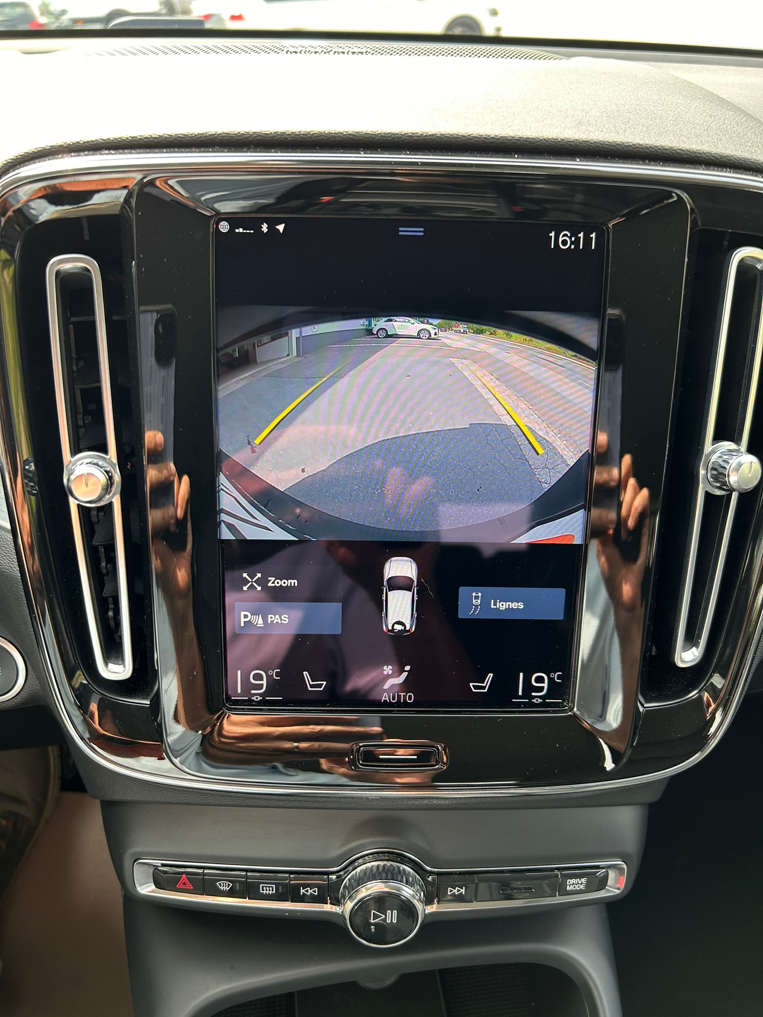 VOLVO XC40 B4 Benzin Mild Hybrid AWD Momentum Geartronic-image-11