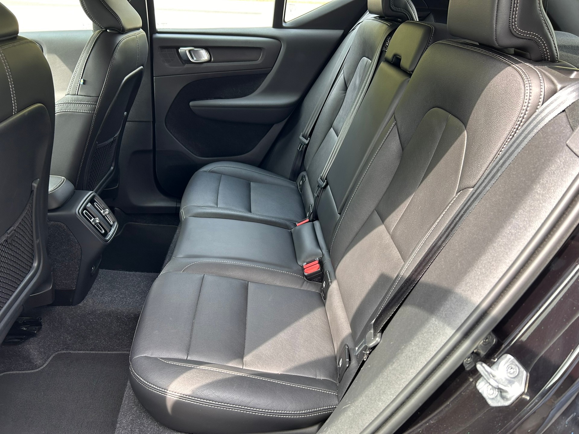VOLVO XC40 B4 Benzin Mild Hybrid AWD Momentum Geartronic-image-6
