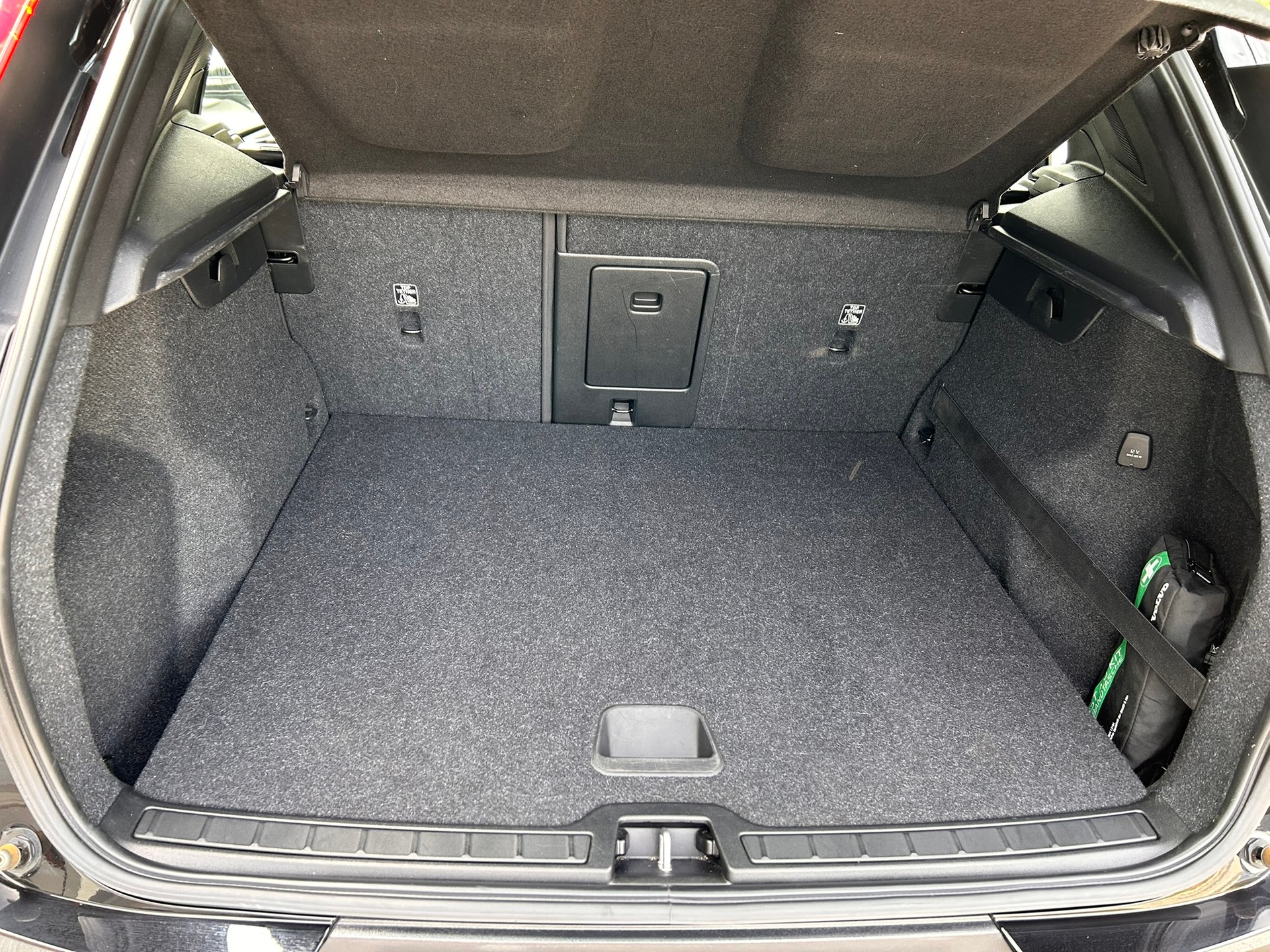 VOLVO XC40 B4 Benzin Mild Hybrid AWD Momentum Geartronic-image-8