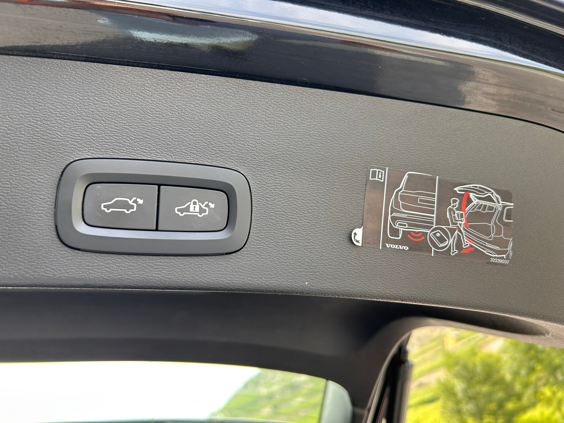 VOLVO XC40 B4 Benzin Mild Hybrid AWD Momentum Geartronic-image-9