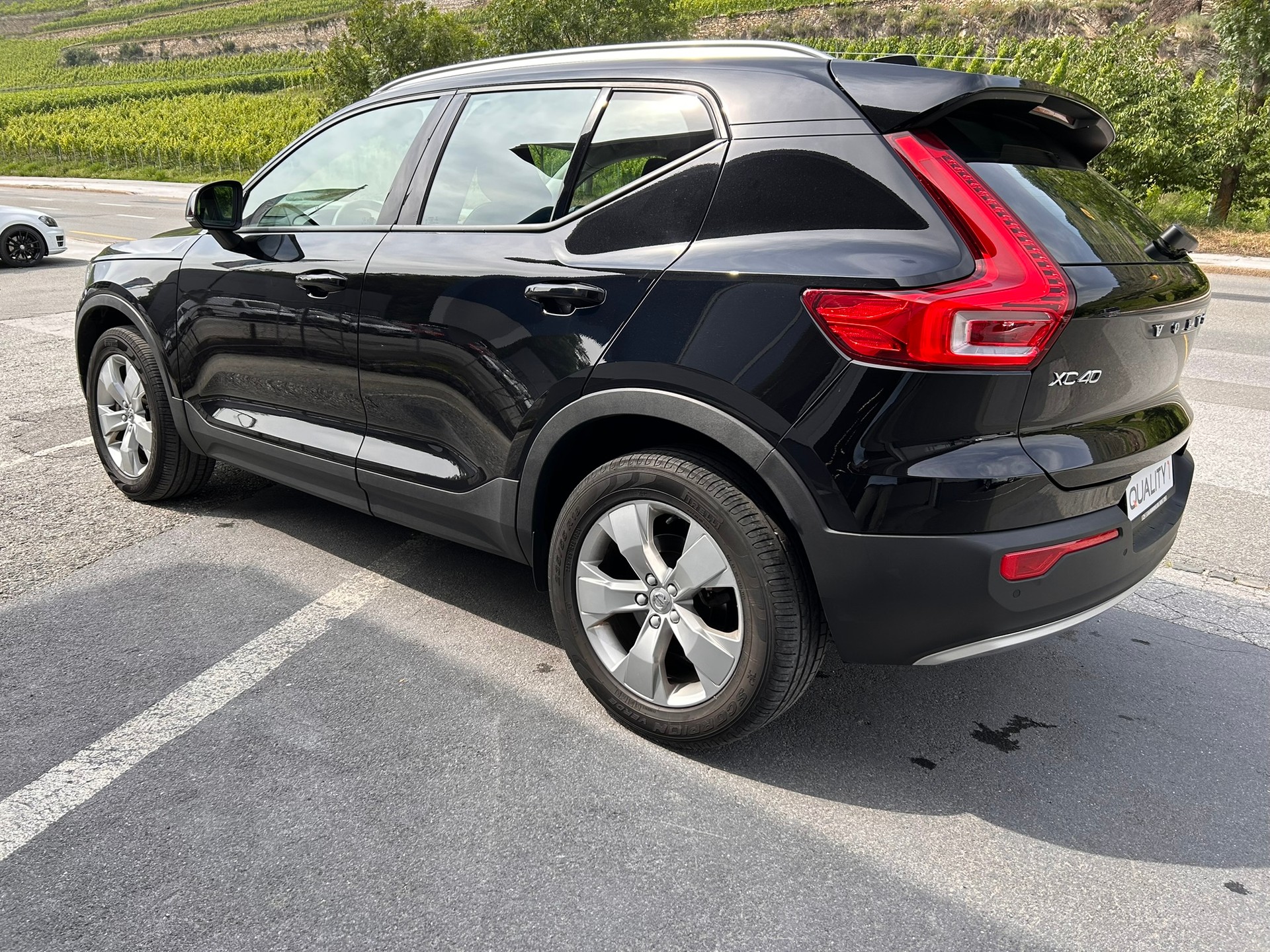 VOLVO XC40 B4 Benzin Mild Hybrid AWD Momentum Geartronic-image-3