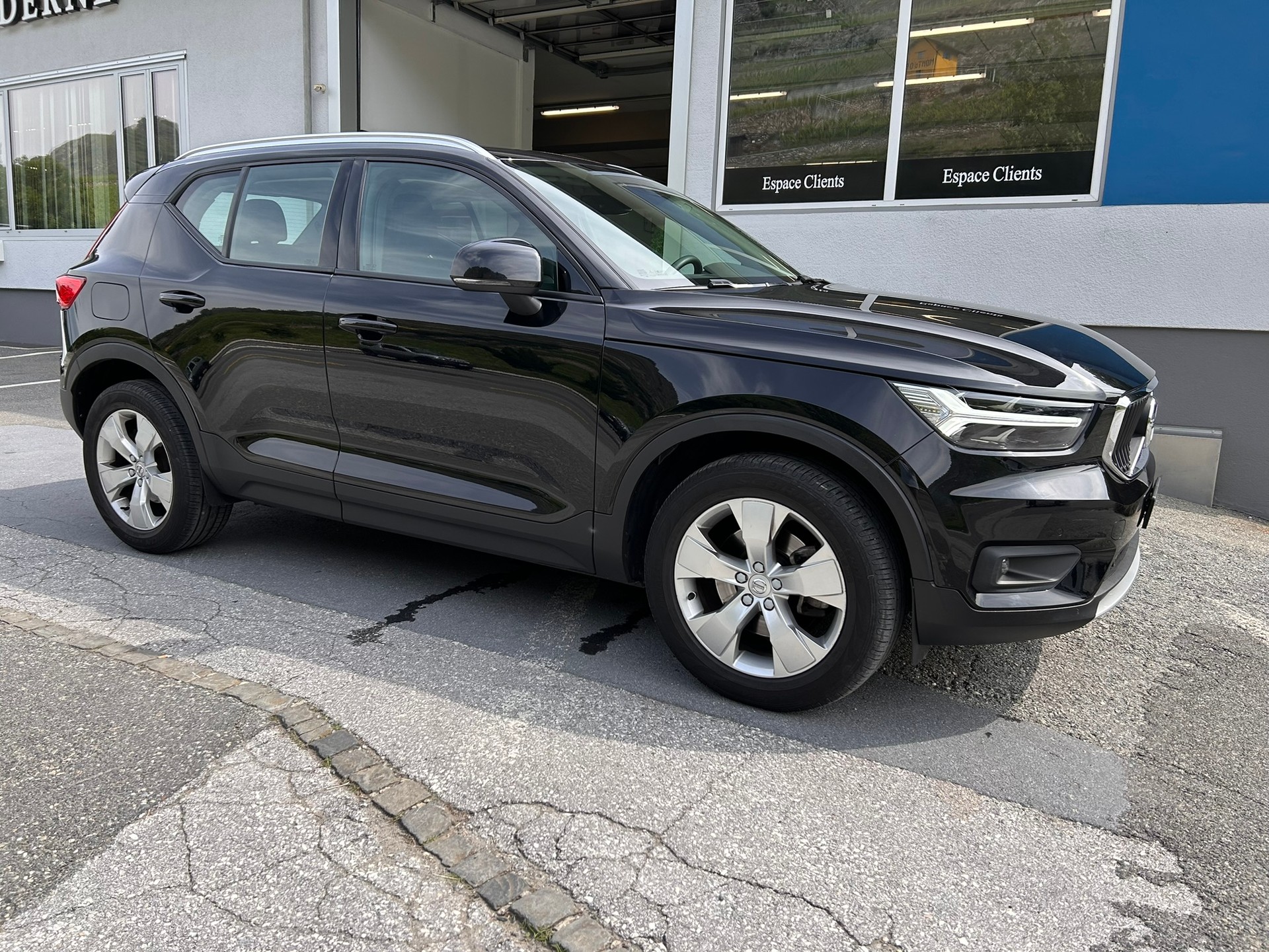 VOLVO XC40 B4 Benzin Mild Hybrid AWD Momentum Geartronic