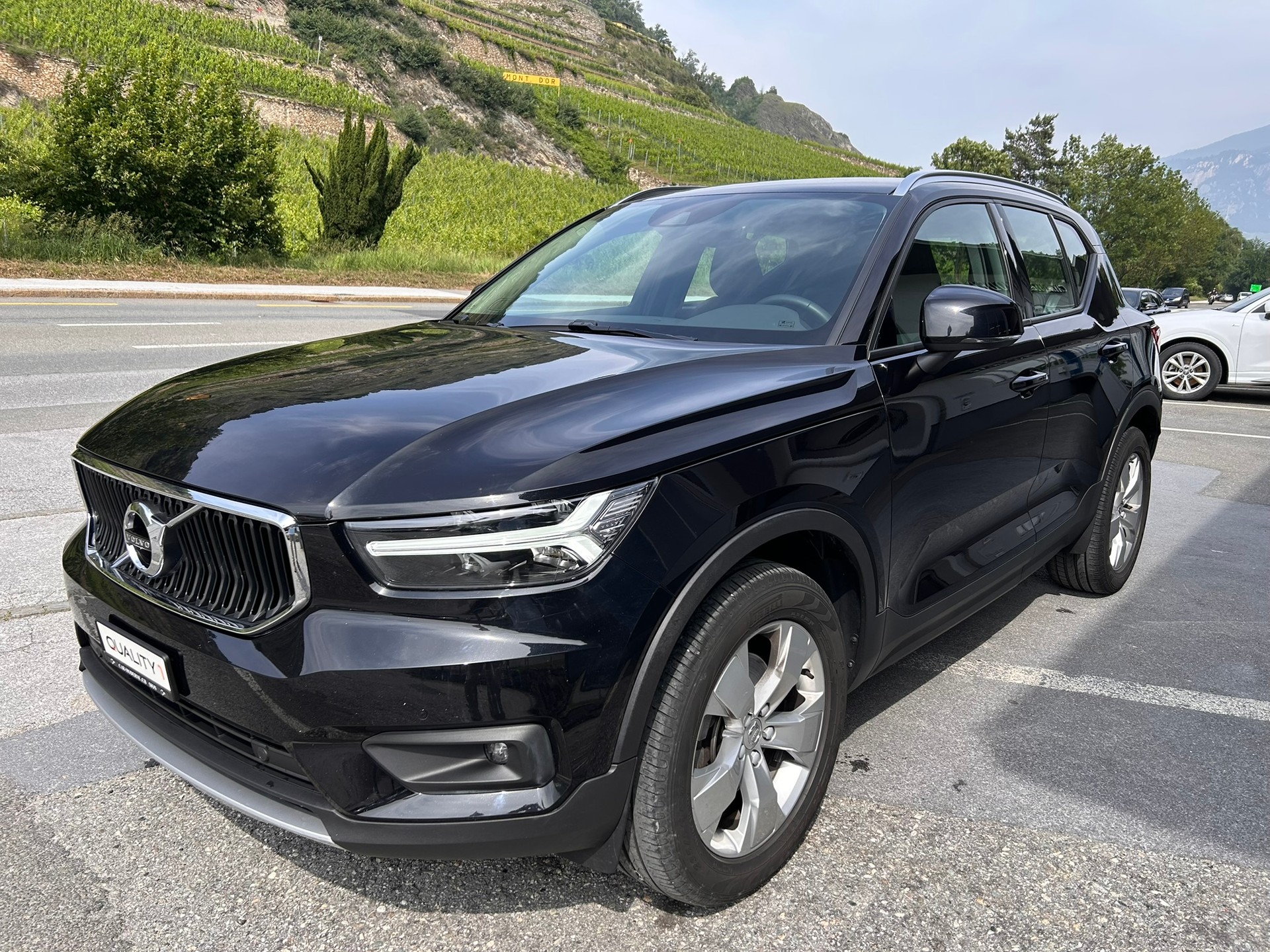 VOLVO XC40 B4 Benzin Mild Hybrid AWD Momentum Geartronic-image-1