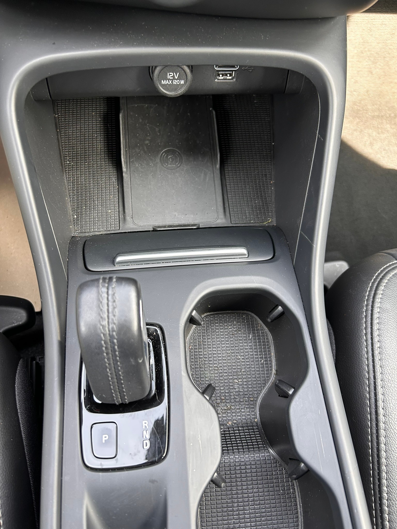 VOLVO XC40 B4 Benzin Mild Hybrid AWD Momentum Geartronic-image-13
