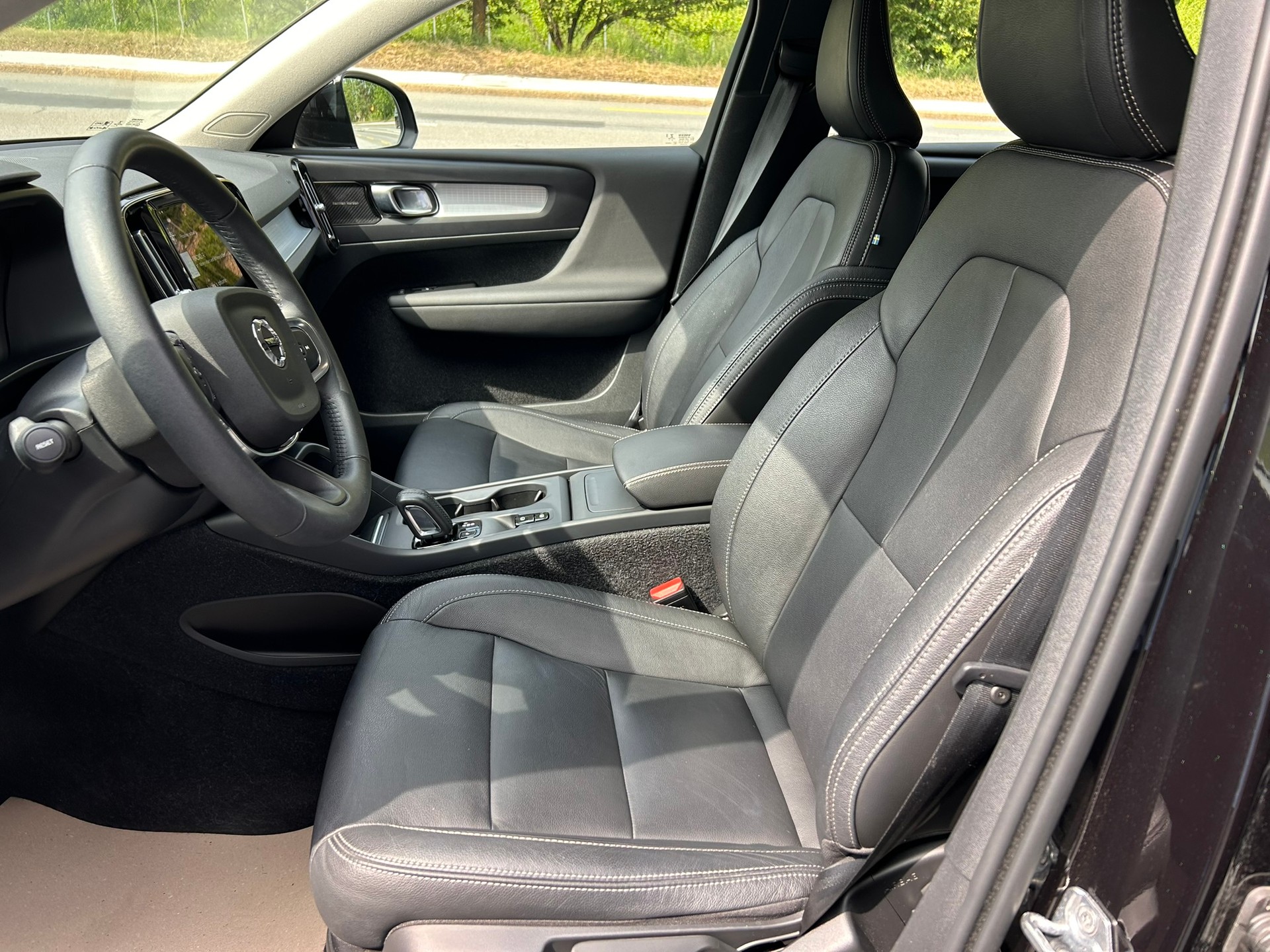 VOLVO XC40 B4 Benzin Mild Hybrid AWD Momentum Geartronic-image-5