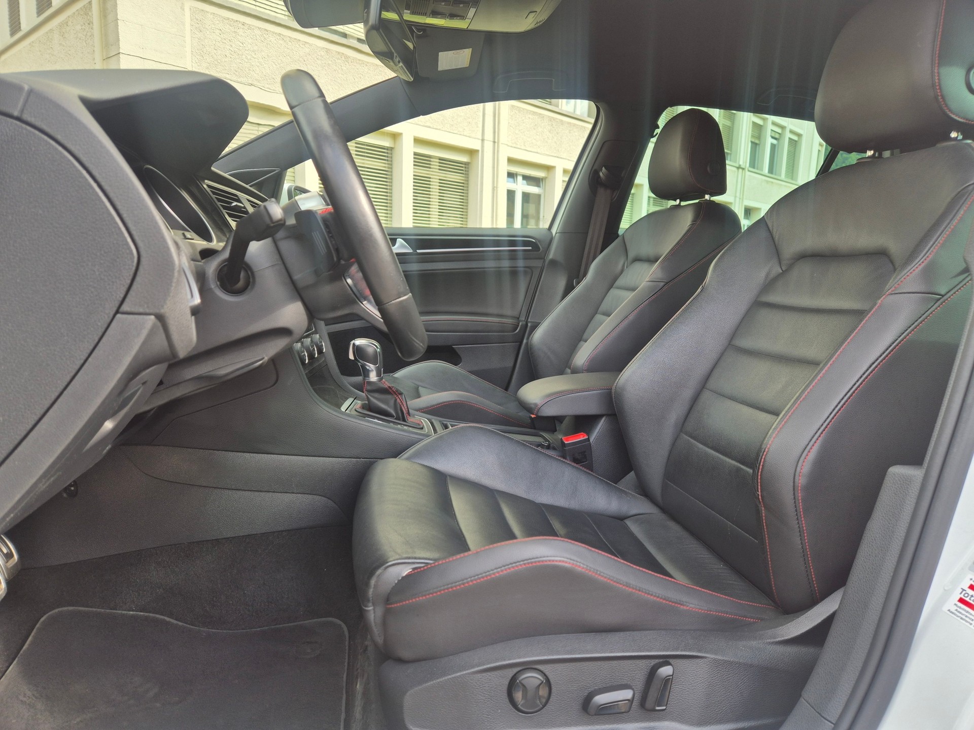VW Golf 2.0 TSI GTI Performance DSG-image-7