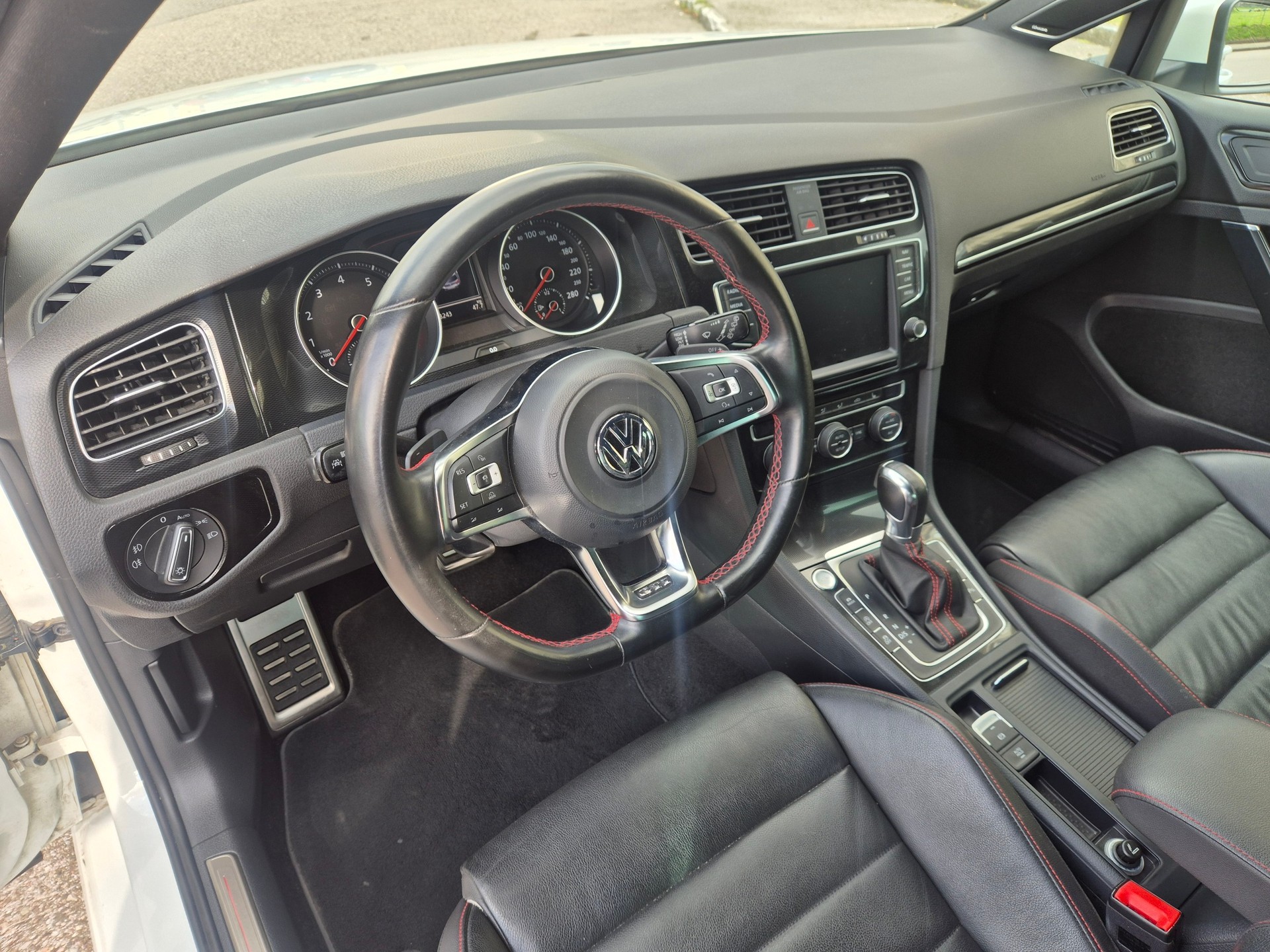 VW Golf 2.0 TSI GTI Performance DSG-image-8