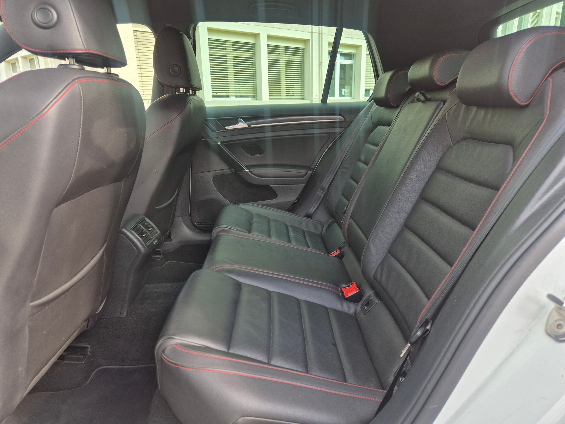 VW Golf 2.0 TSI GTI Performance DSG-image-10