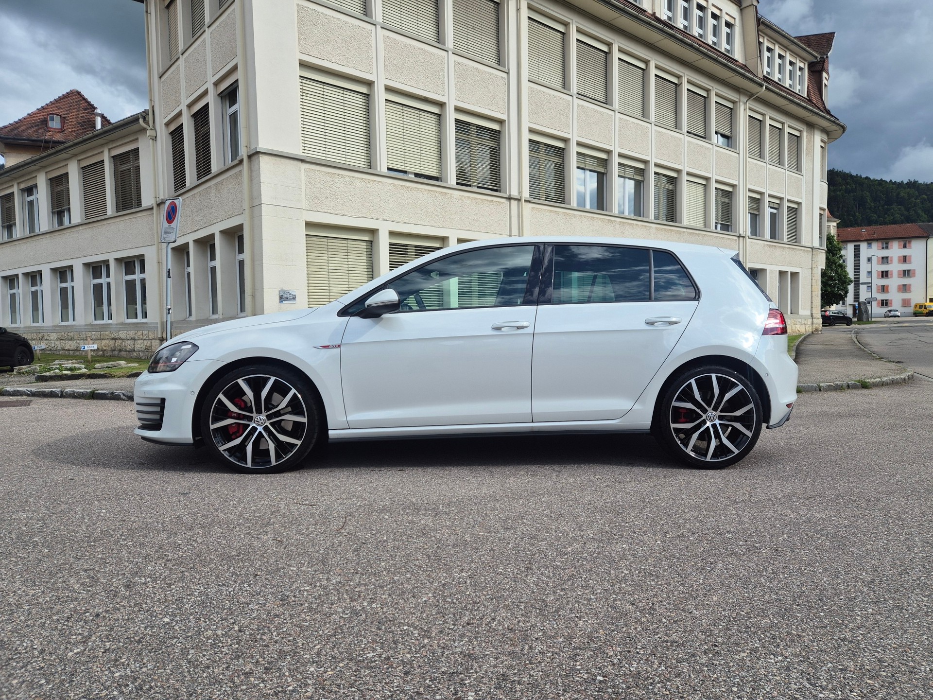 VW Golf 2.0 TSI GTI Performance DSG-image-1
