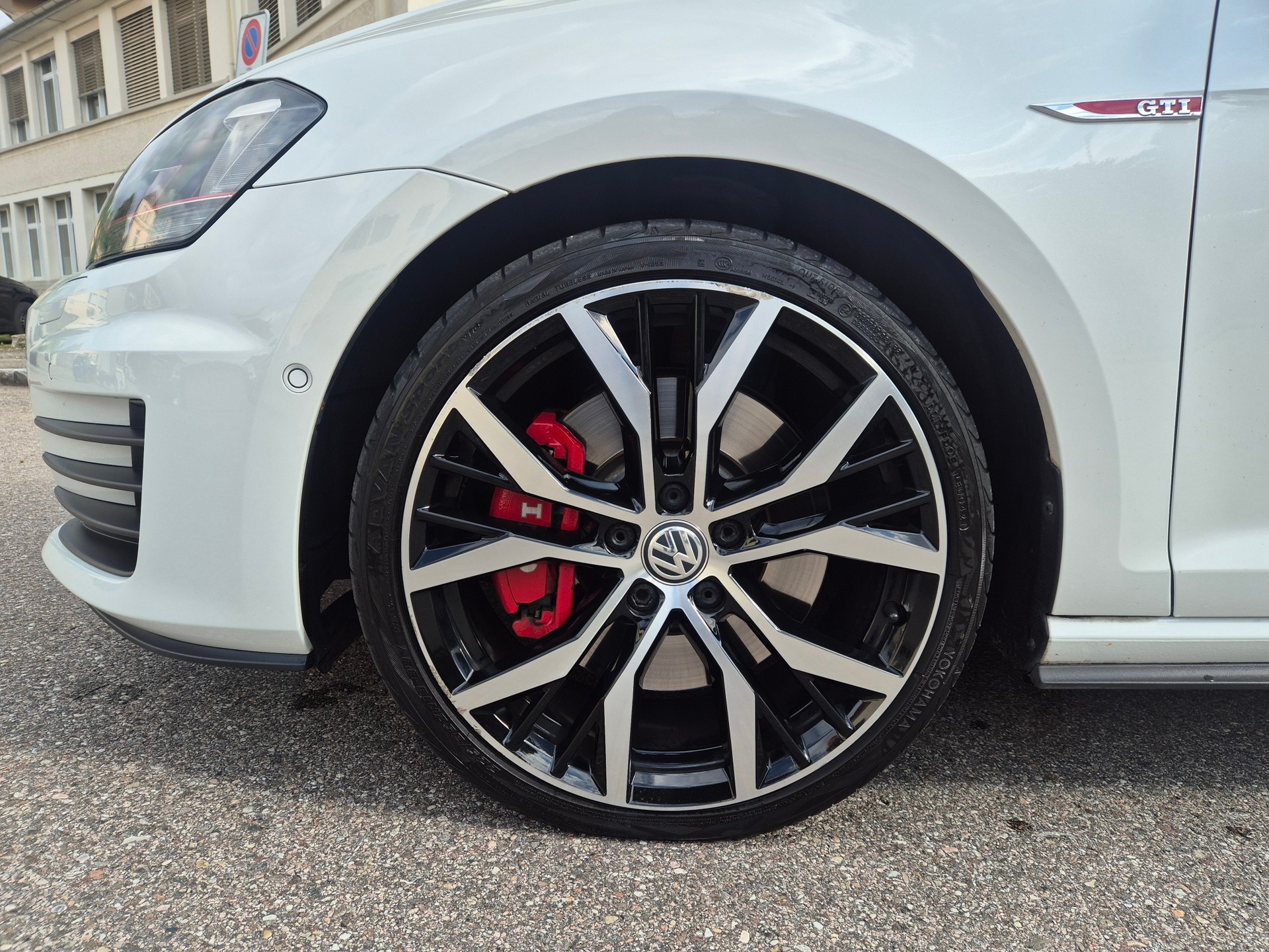 VW Golf 2.0 TSI GTI Performance DSG-image-6