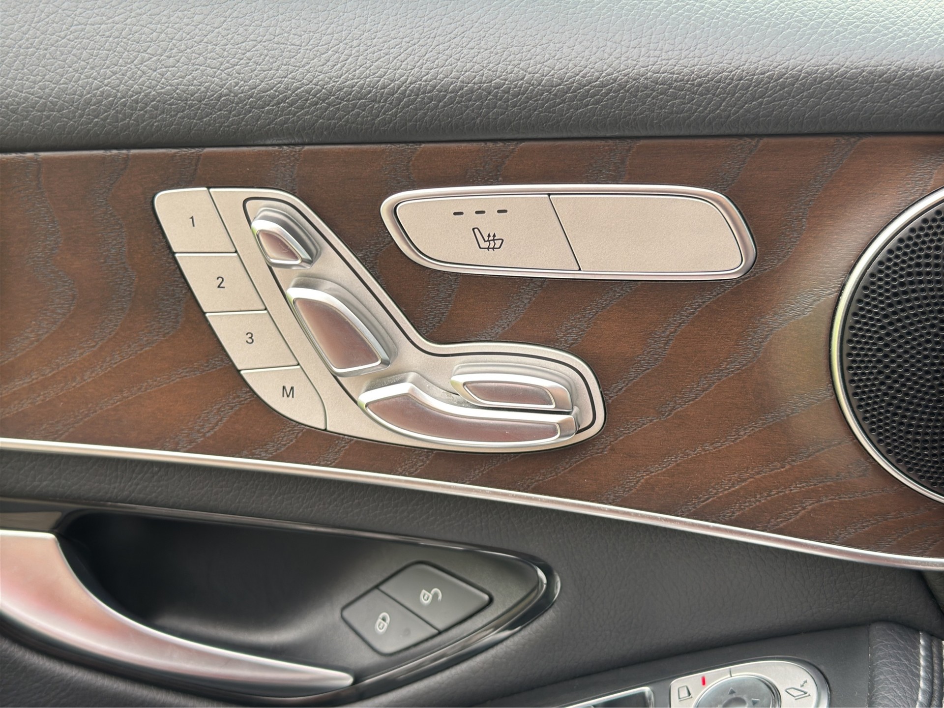 MERCEDES-BENZ GLC 250 Runout Edition 4Matic 9G-Tronic AMG Paket-image-15