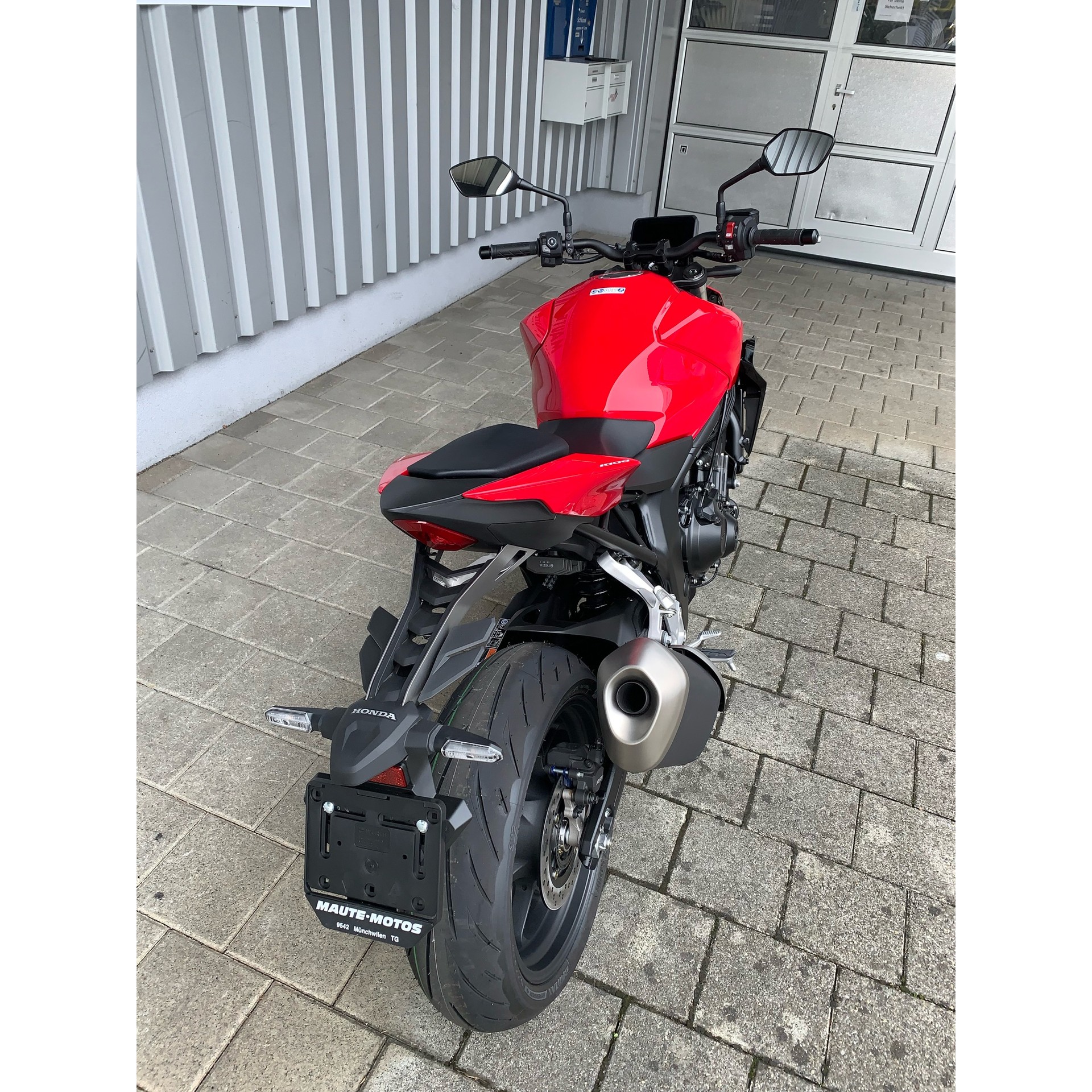 HONDA CB 1000 Hornet-showroom-element-2
