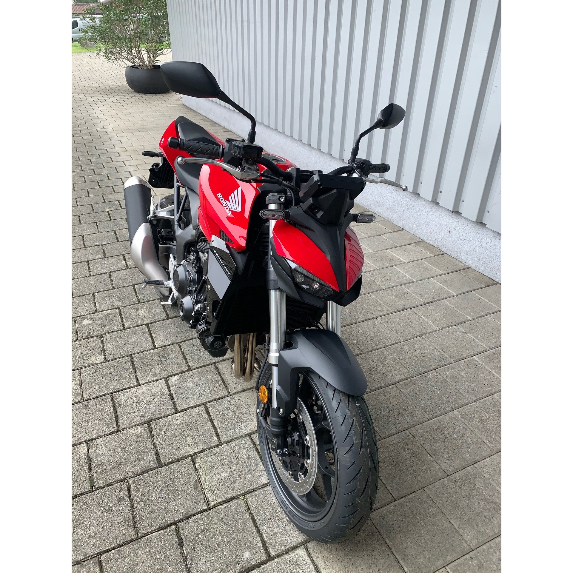 HONDA CB 1000 Hornet-showroom-element-3