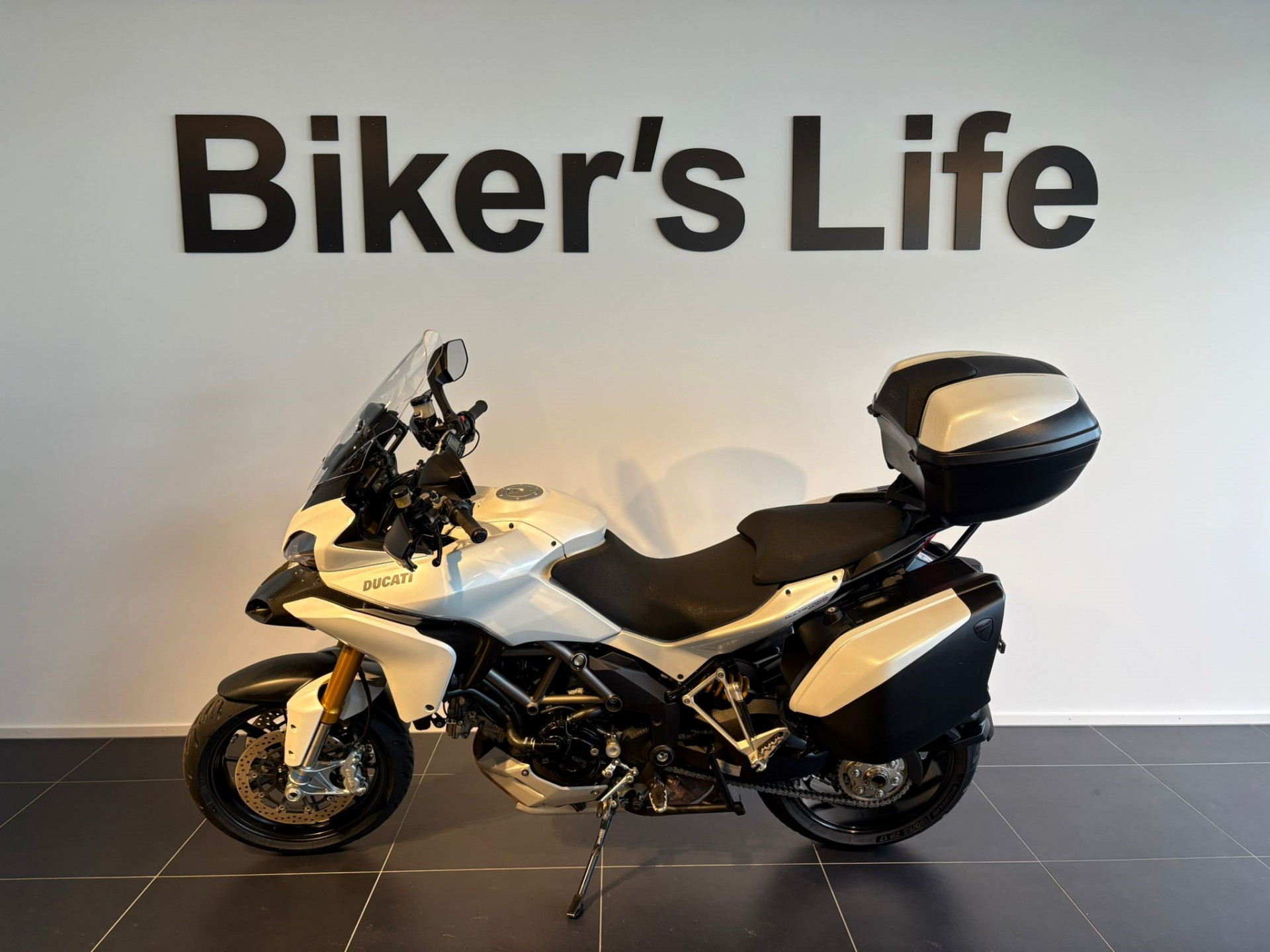 DUCATI Multistrada 1200 S-showroom-element-1