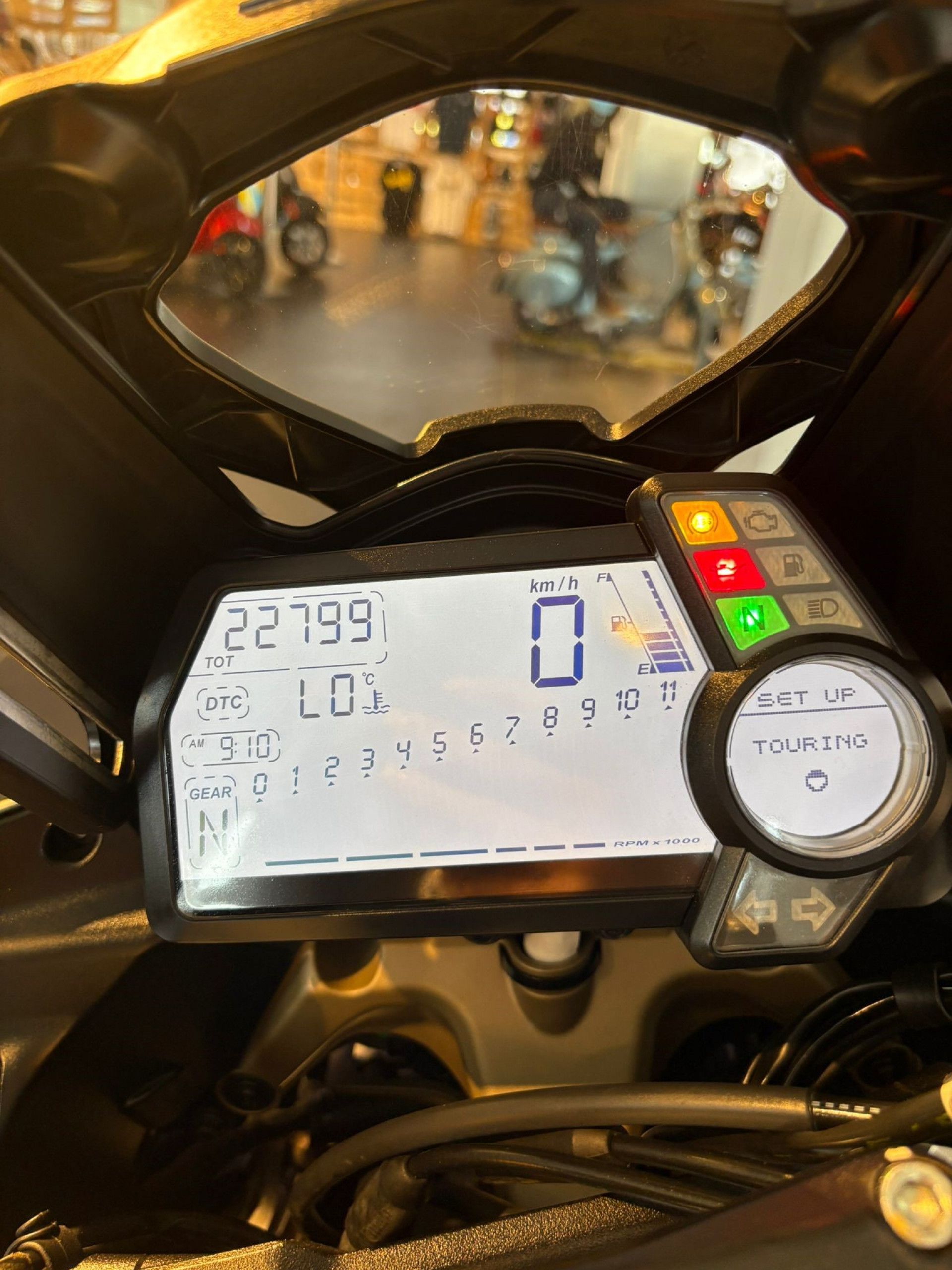 DUCATI Multistrada 1200 S-showroom-element-2