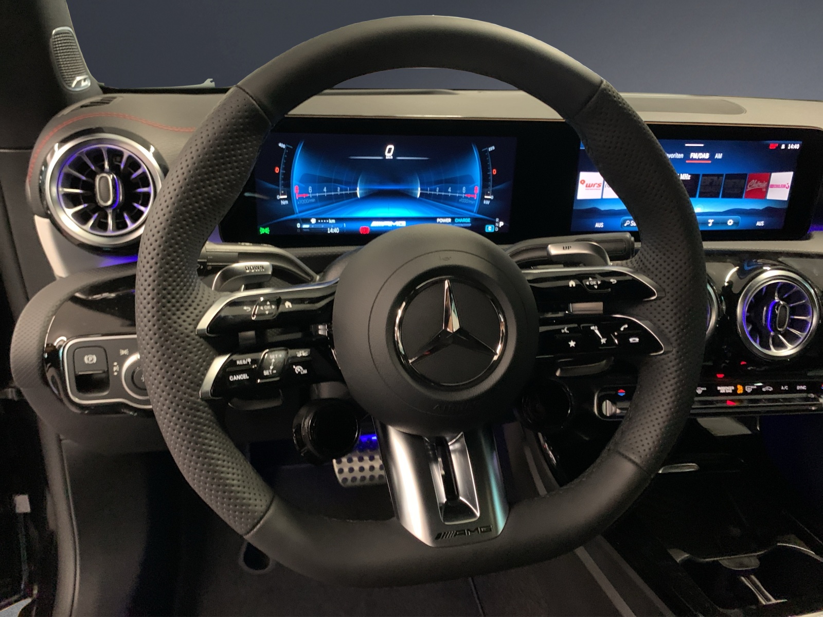 MERCEDES-BENZ CLA 35 AMG 4MATIC-image-9