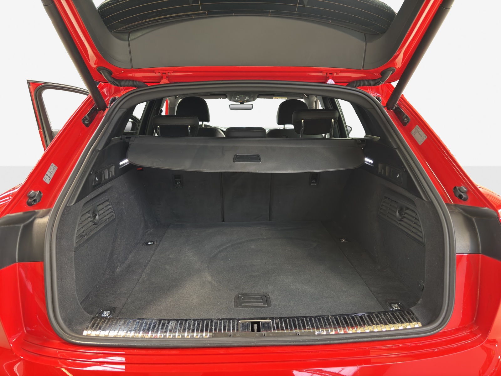 AUDI e-tron 55 S Line quattro-image-13