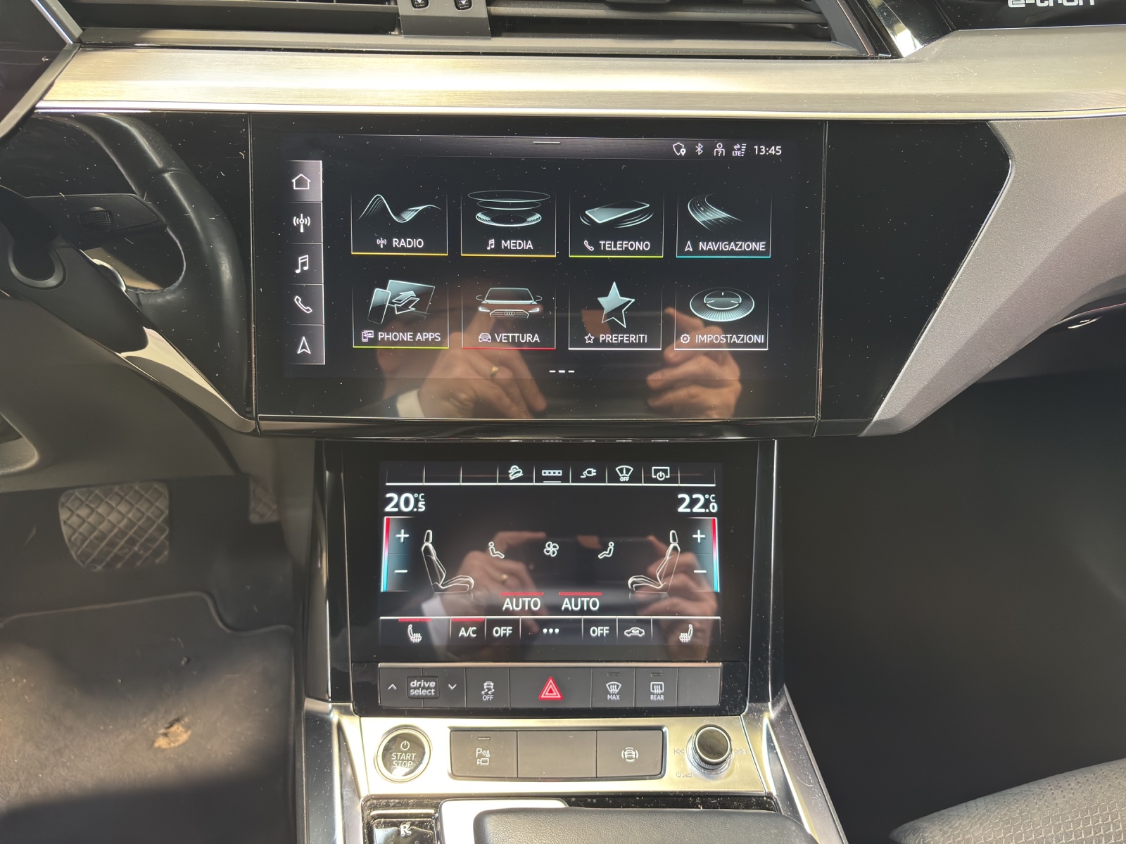 AUDI e-tron 55 S Line quattro-image-11
