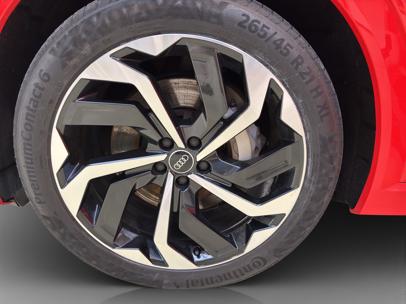 AUDI e-tron 55 S Line quattro-image-14