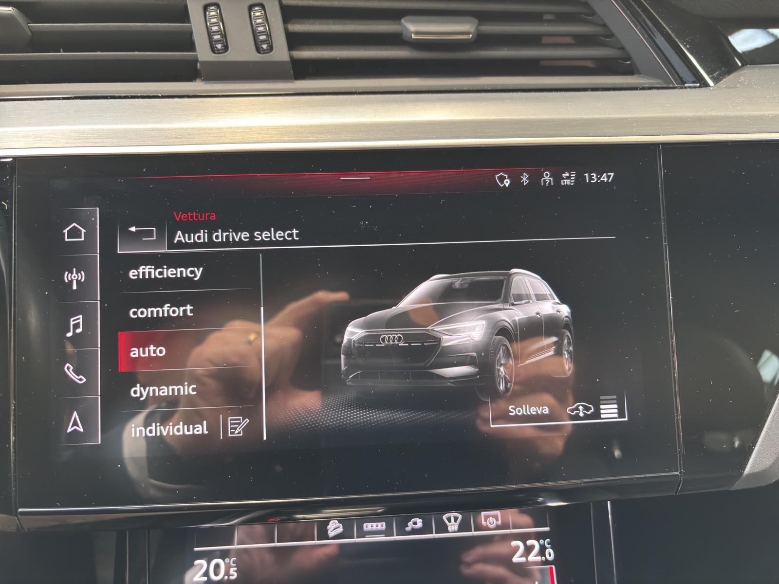 AUDI e-tron 55 S Line quattro-image-16