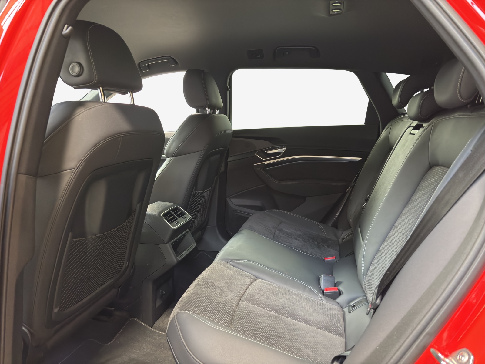 AUDI e-tron 55 S Line quattro-image-12