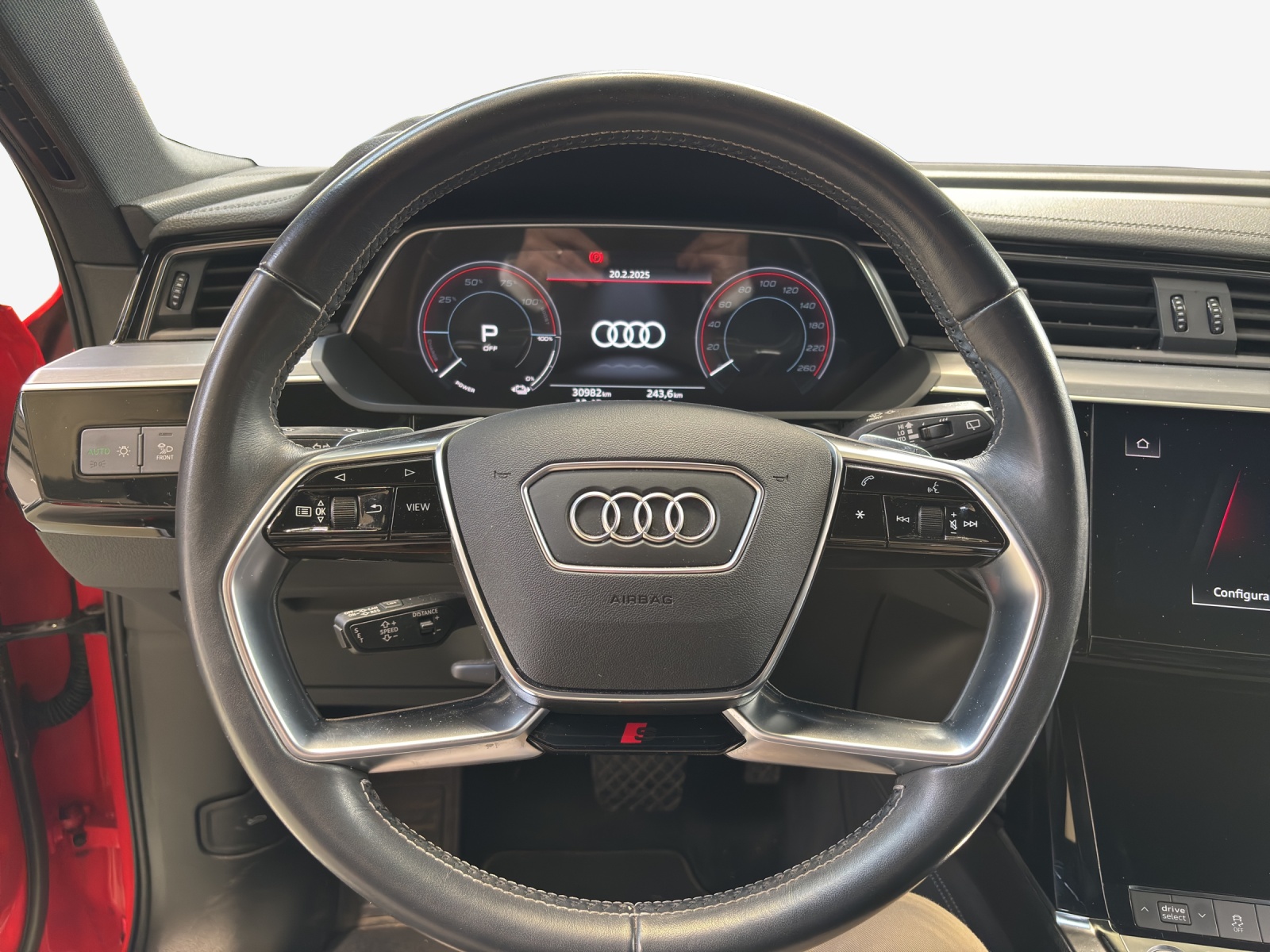 AUDI e-tron 55 S Line quattro-image-10