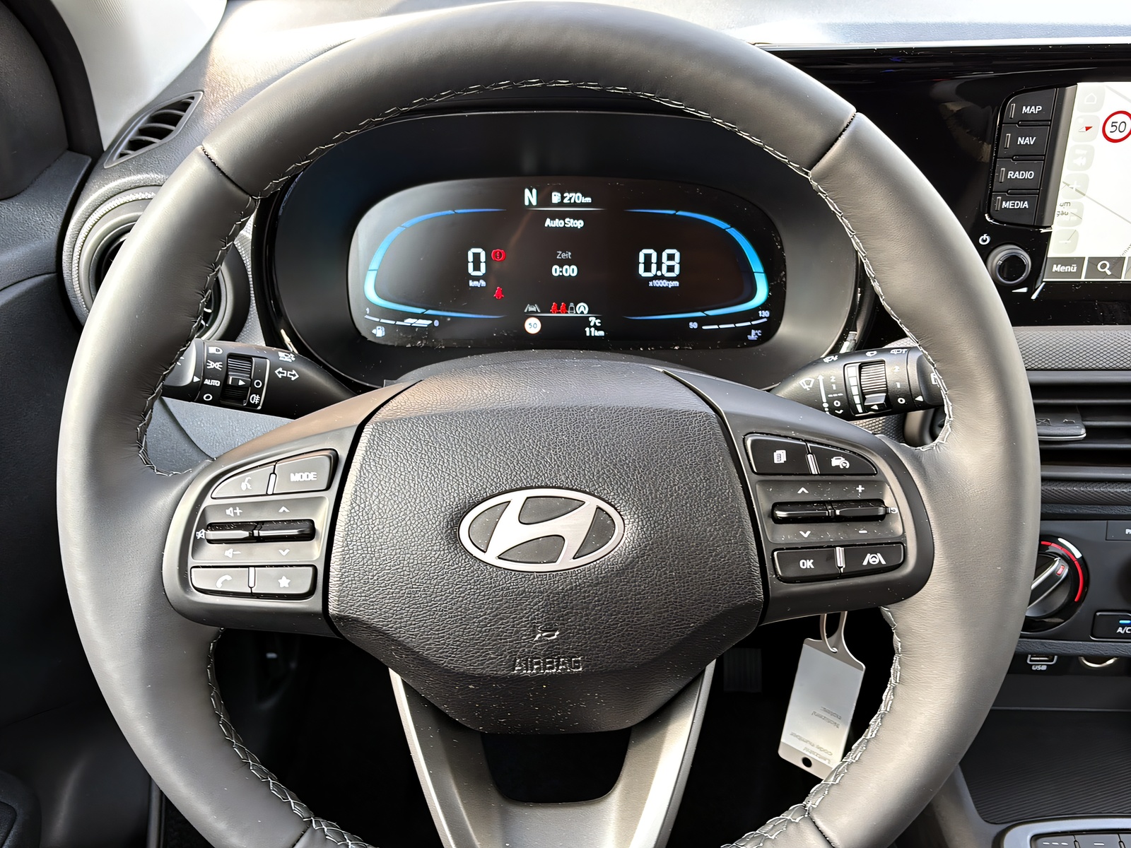 HYUNDAI i10 1.2 Amplia-image-13