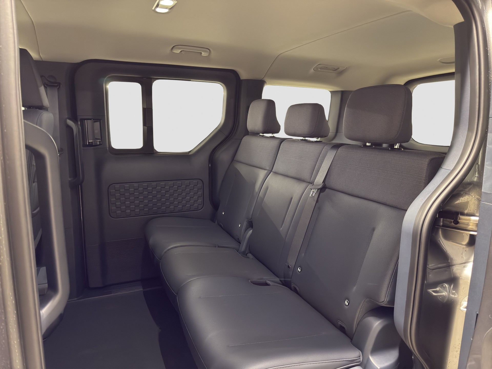 KIA PV5 Passenger 71.2 kWh Elite-image-10