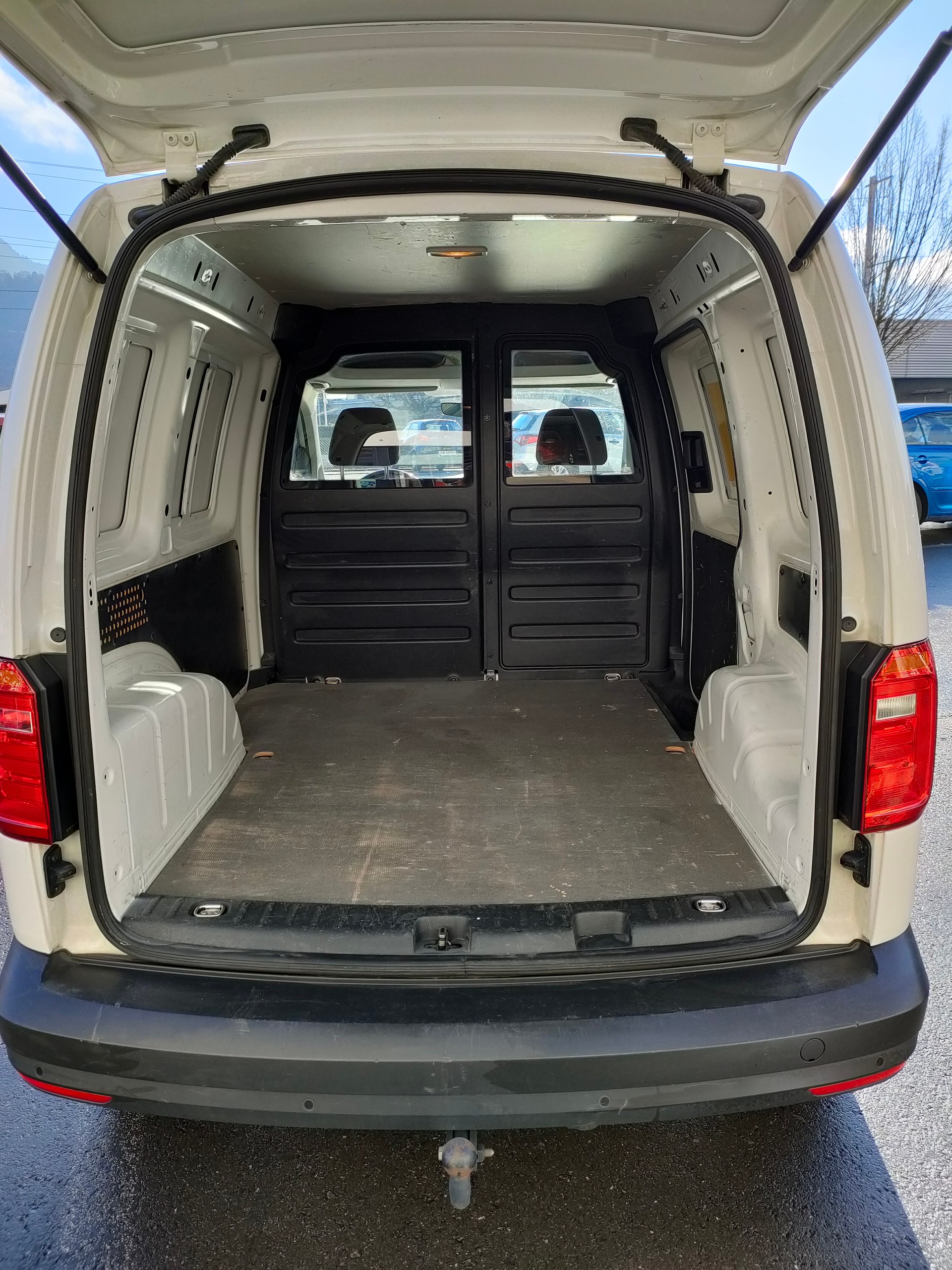 VW Caddy 2.0TDI 4Motion BlueMotion Technology-image-9