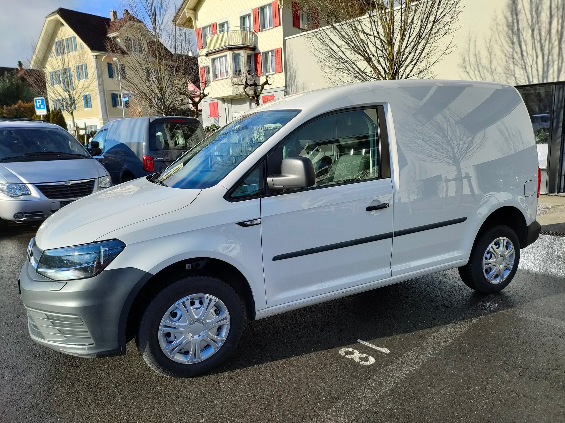 VW Caddy 2.0TDI 4Motion BlueMotion Technology-image-0