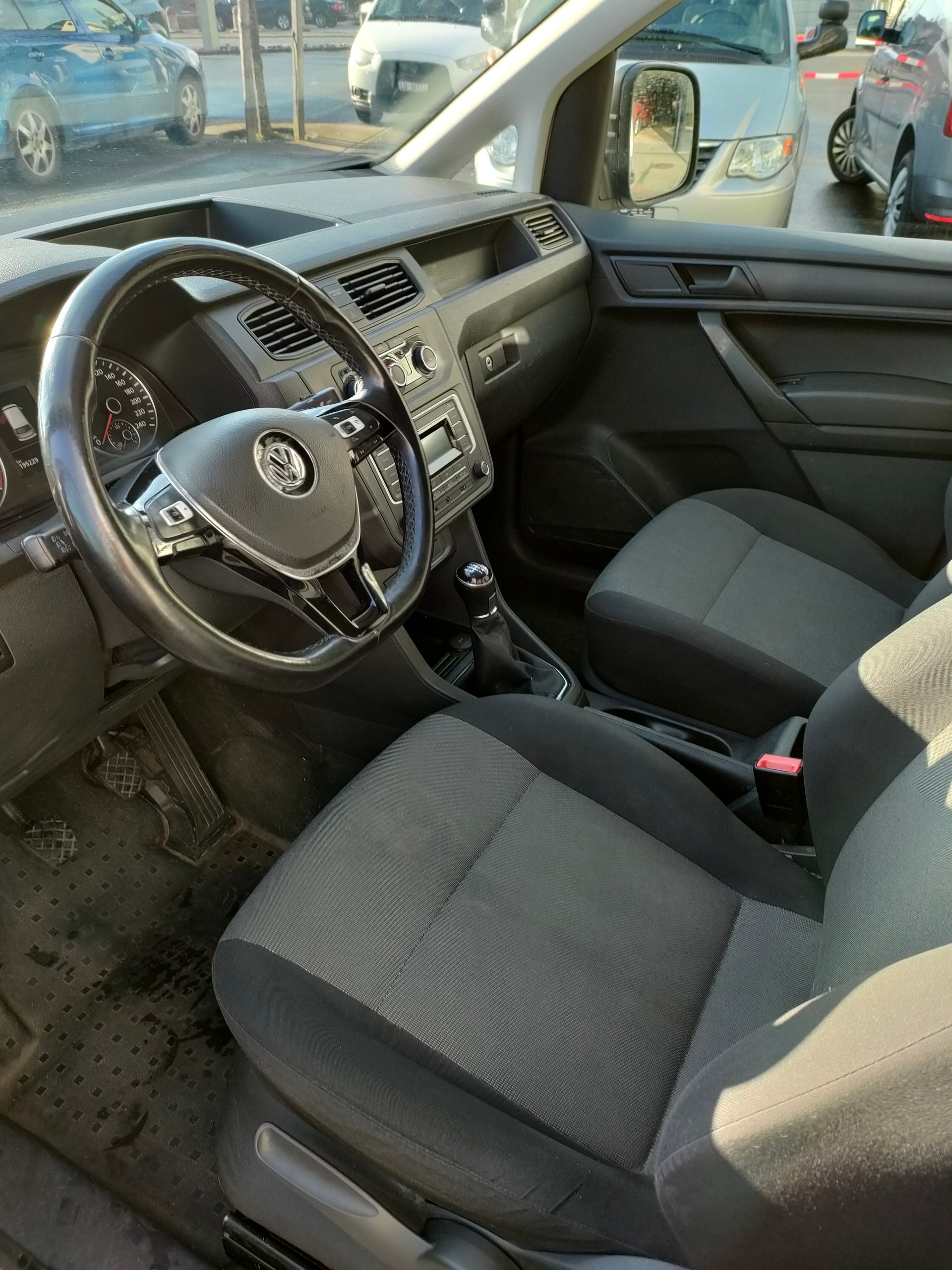 VW Caddy 2.0TDI 4Motion BlueMotion Technology-image-7