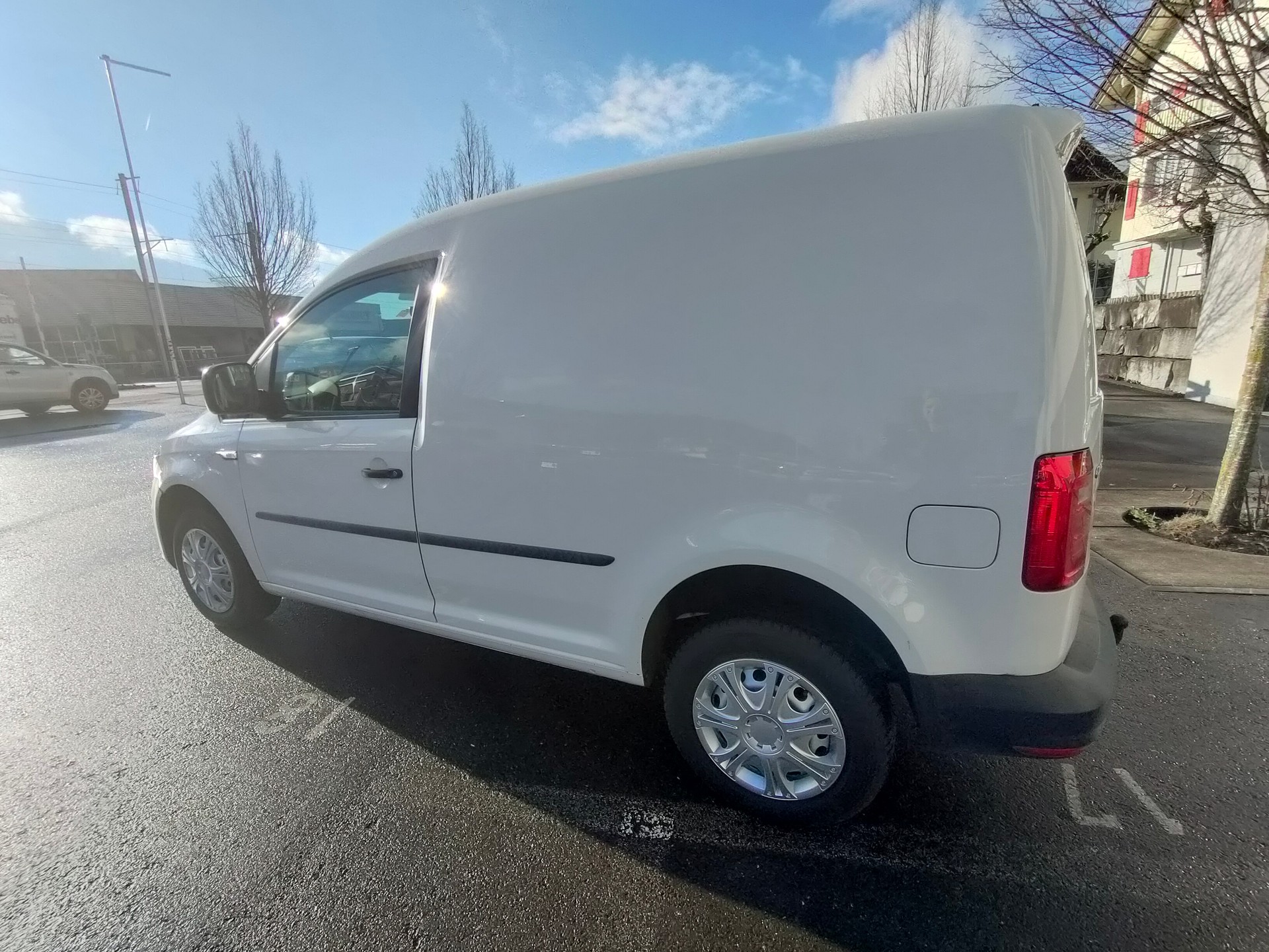 VW Caddy 2.0TDI 4Motion BlueMotion Technology-image-1