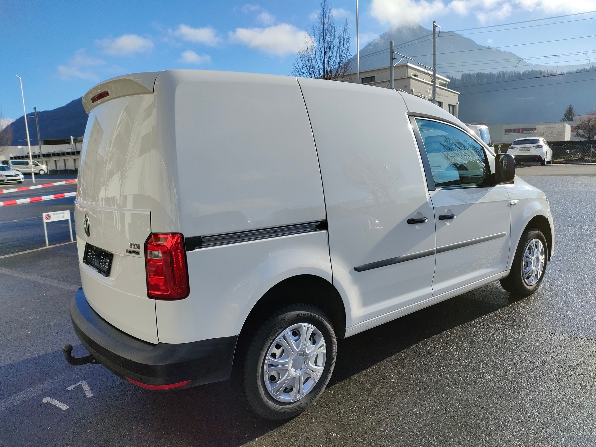 VW Caddy 2.0TDI 4Motion BlueMotion Technology-image-4