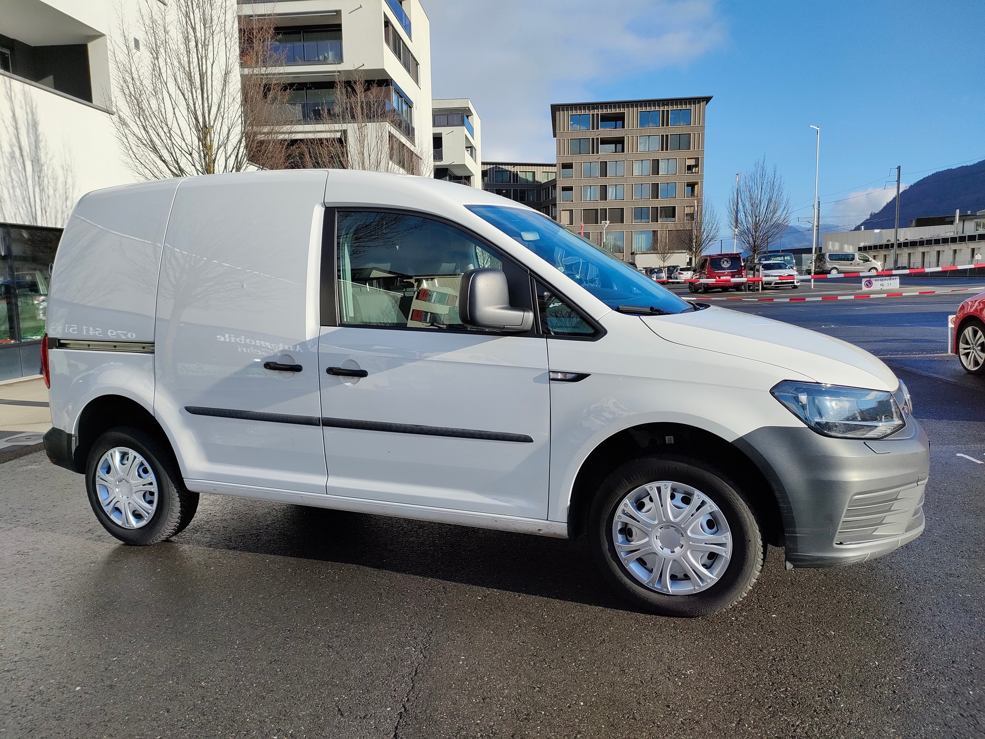 VW Caddy 2.0TDI 4Motion BlueMotion Technology-image-3