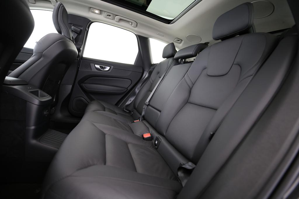VOLVO XC60 2.0 T6 TE Ultimate Dark eAWD-image-6