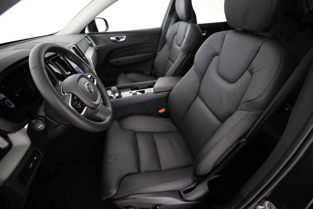 VOLVO XC60 2.0 T6 TE Ultimate Dark eAWD-image-3