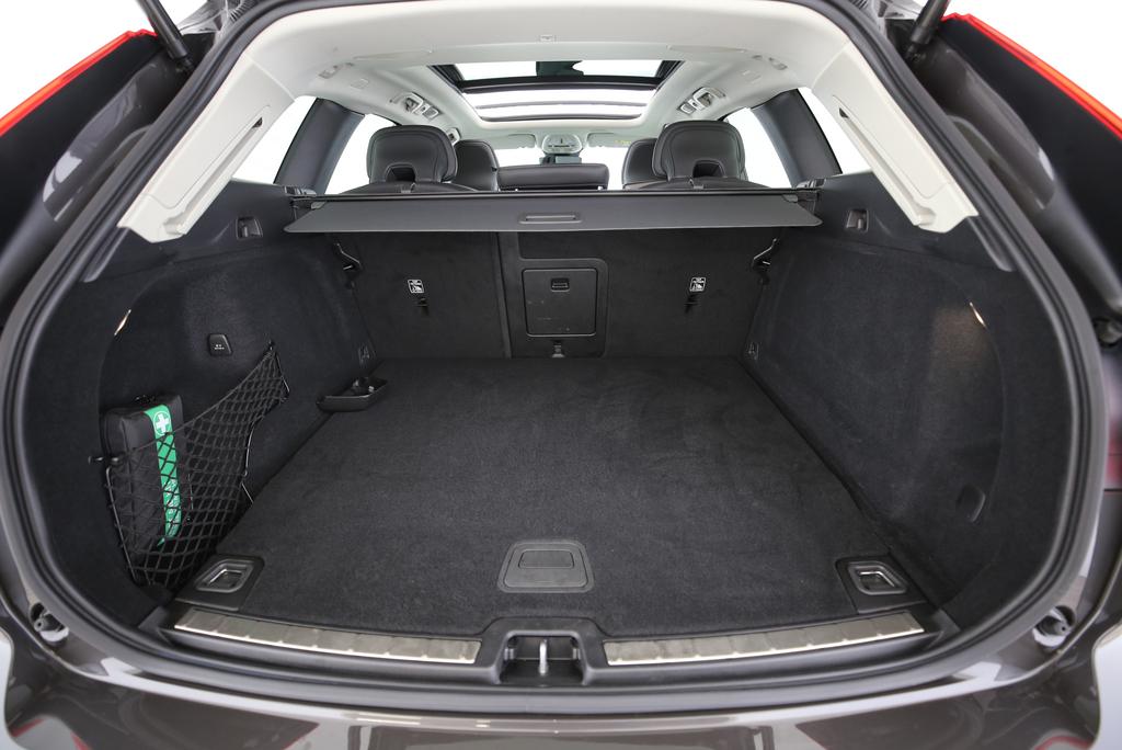 VOLVO XC60 2.0 T6 TE Ultimate Dark eAWD-image-9