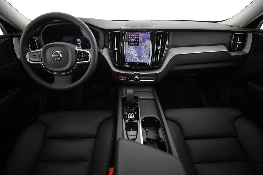 VOLVO XC60 2.0 T6 TE Ultimate Dark eAWD-image-4