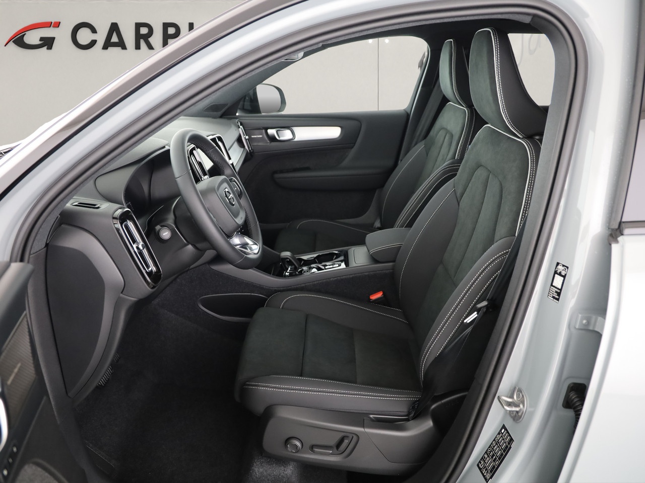 VOLVO XC40 2.0 B4 MH Black Edition-image-5