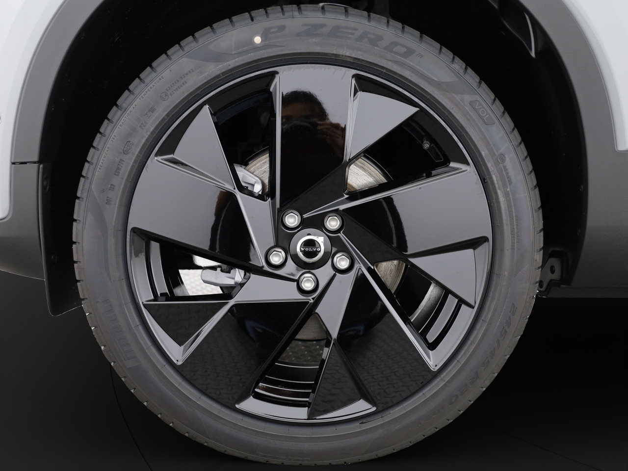VOLVO XC40 2.0 B4 MH Black Edition-image-3