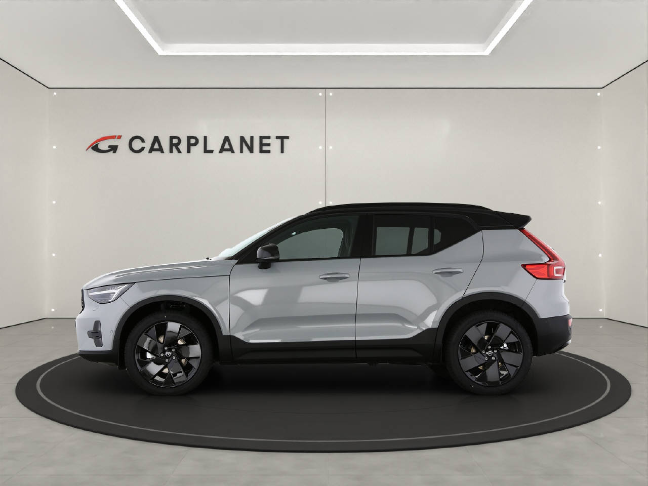 VOLVO XC40 2.0 B4 MH Black Edition-image-1