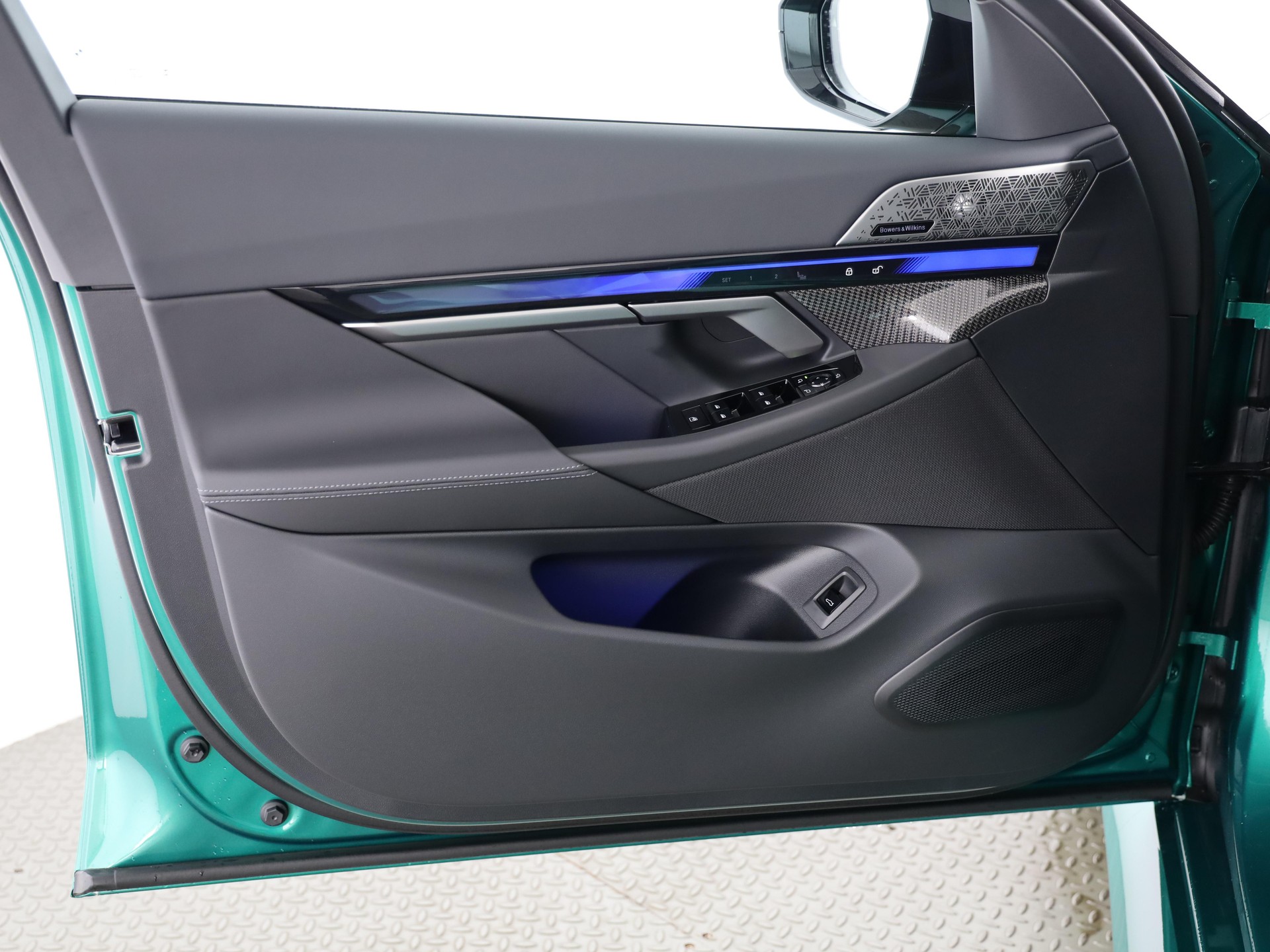 BMW M5 xDrive Touring-image-10