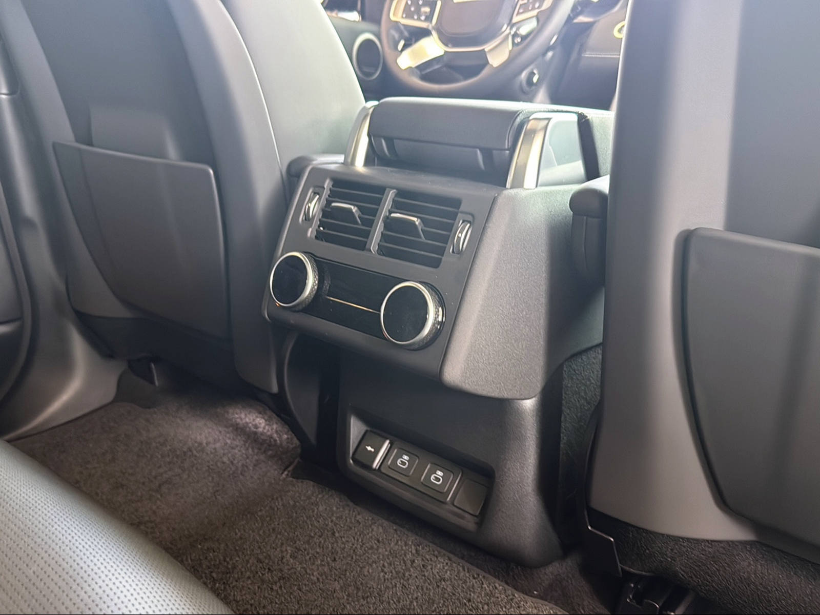 LAND ROVER Discovery 3.0D I6 350 Dynamic HSE AWD Automatic-image-12