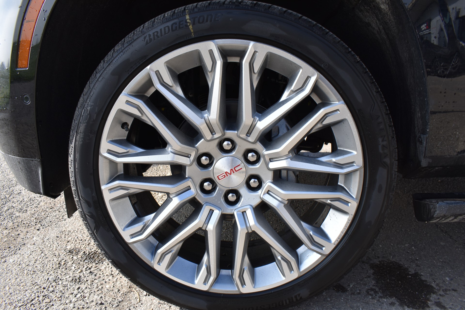 GMC Yukon Denali-image-14
