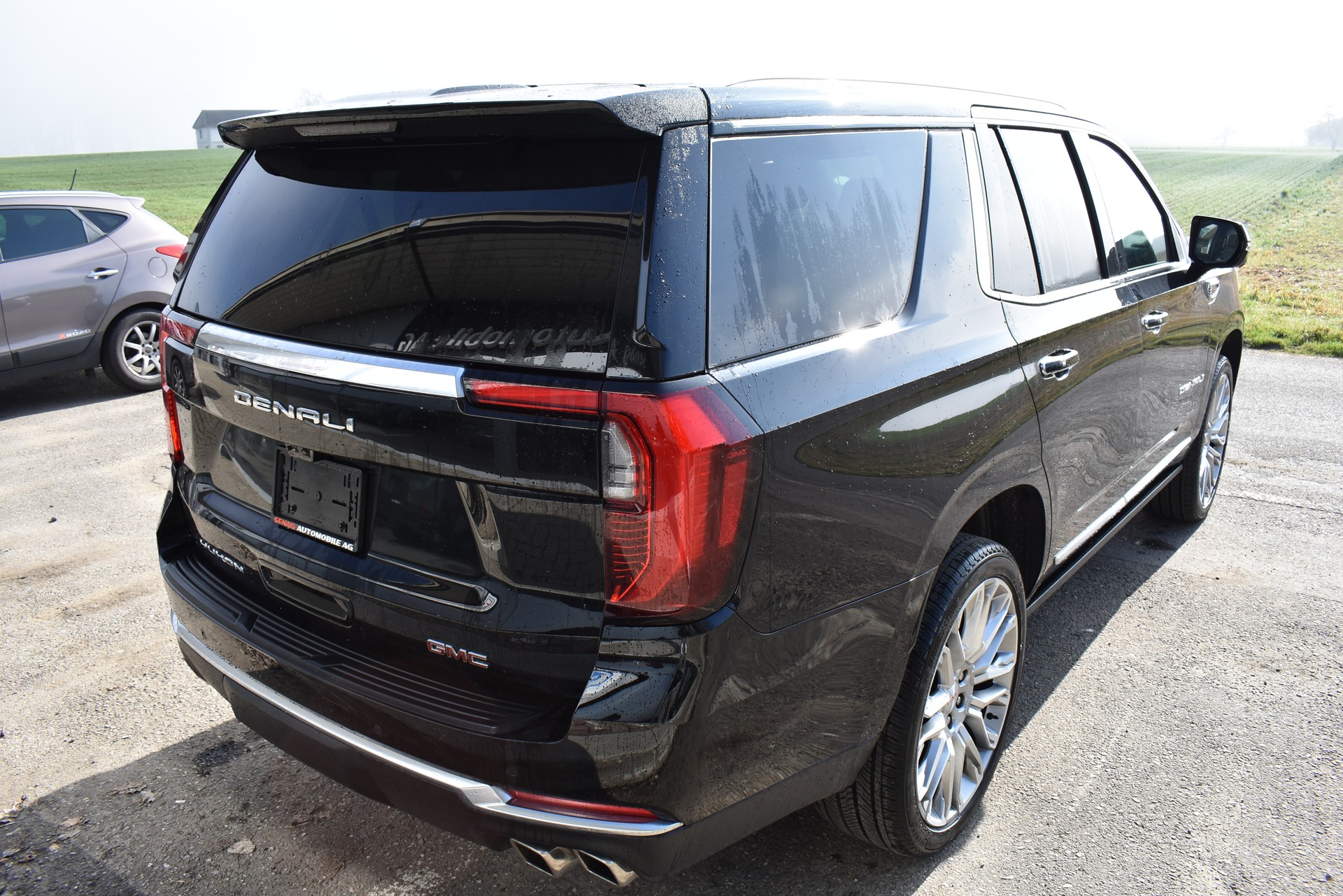 GMC Yukon Denali-image-6